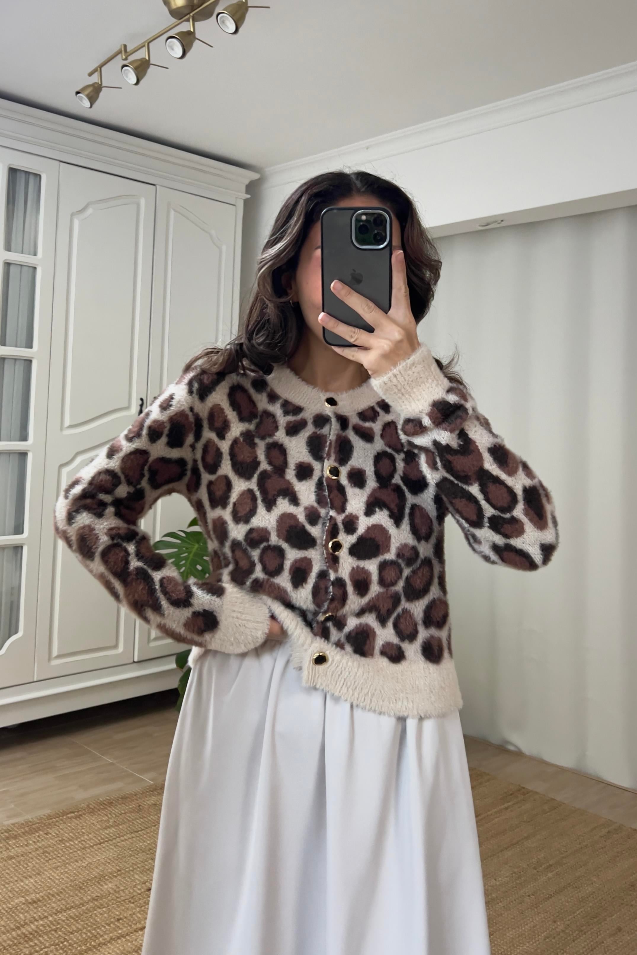 Leopar Desenli Düğme Detaylı Yumoş Hırka  uygun fiyatlarda www.butikhola.com adresinde