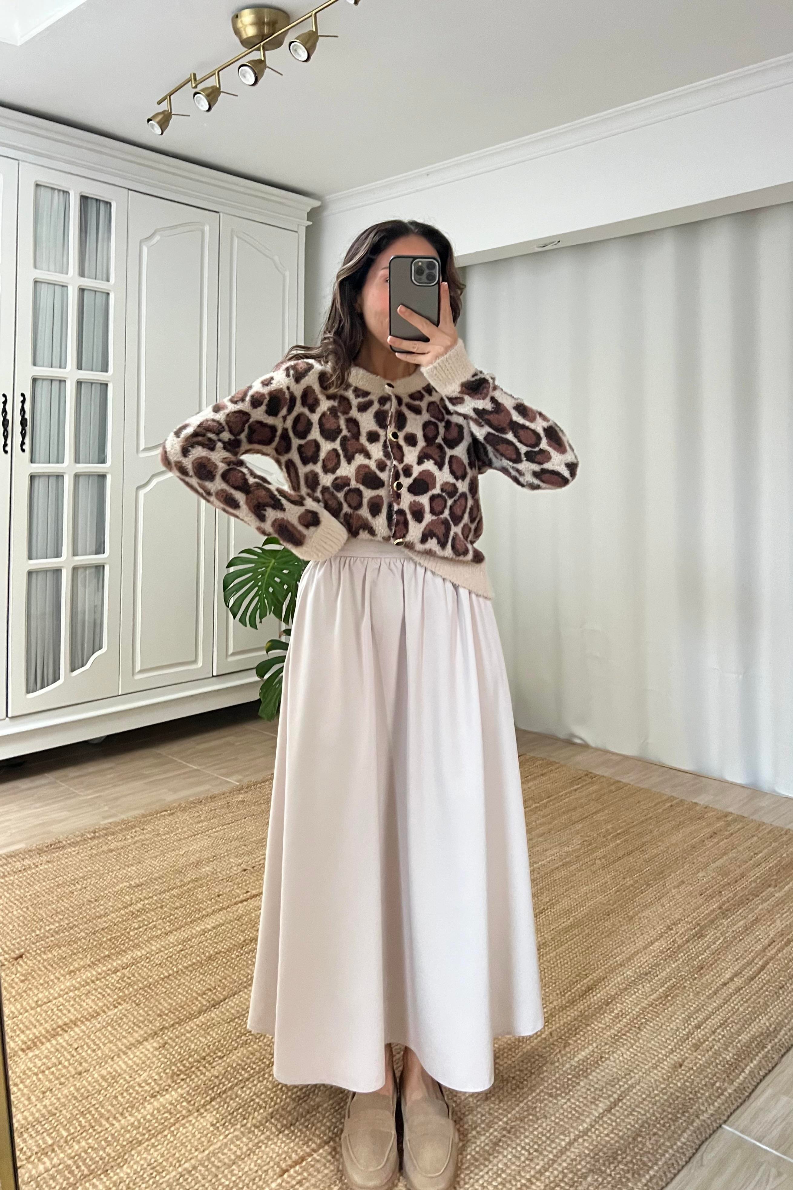 Leopar Desenli Düğme Detaylı Yumoş Hırka  uygun fiyatlarda www.butikhola.com adresinde