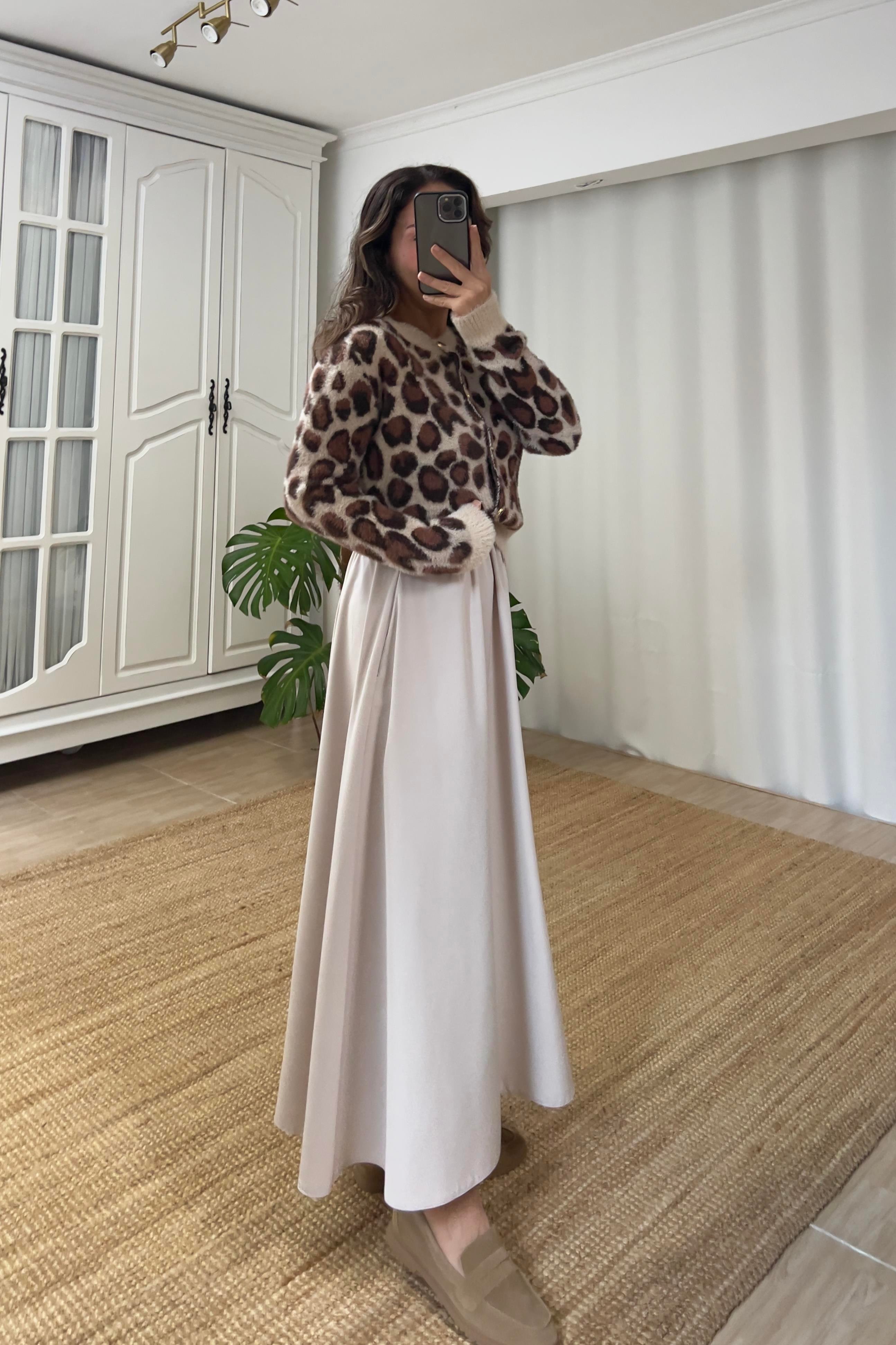 Leopar Desenli Düğme Detaylı Yumoş Hırka  uygun fiyatlarda www.butikhola.com adresinde