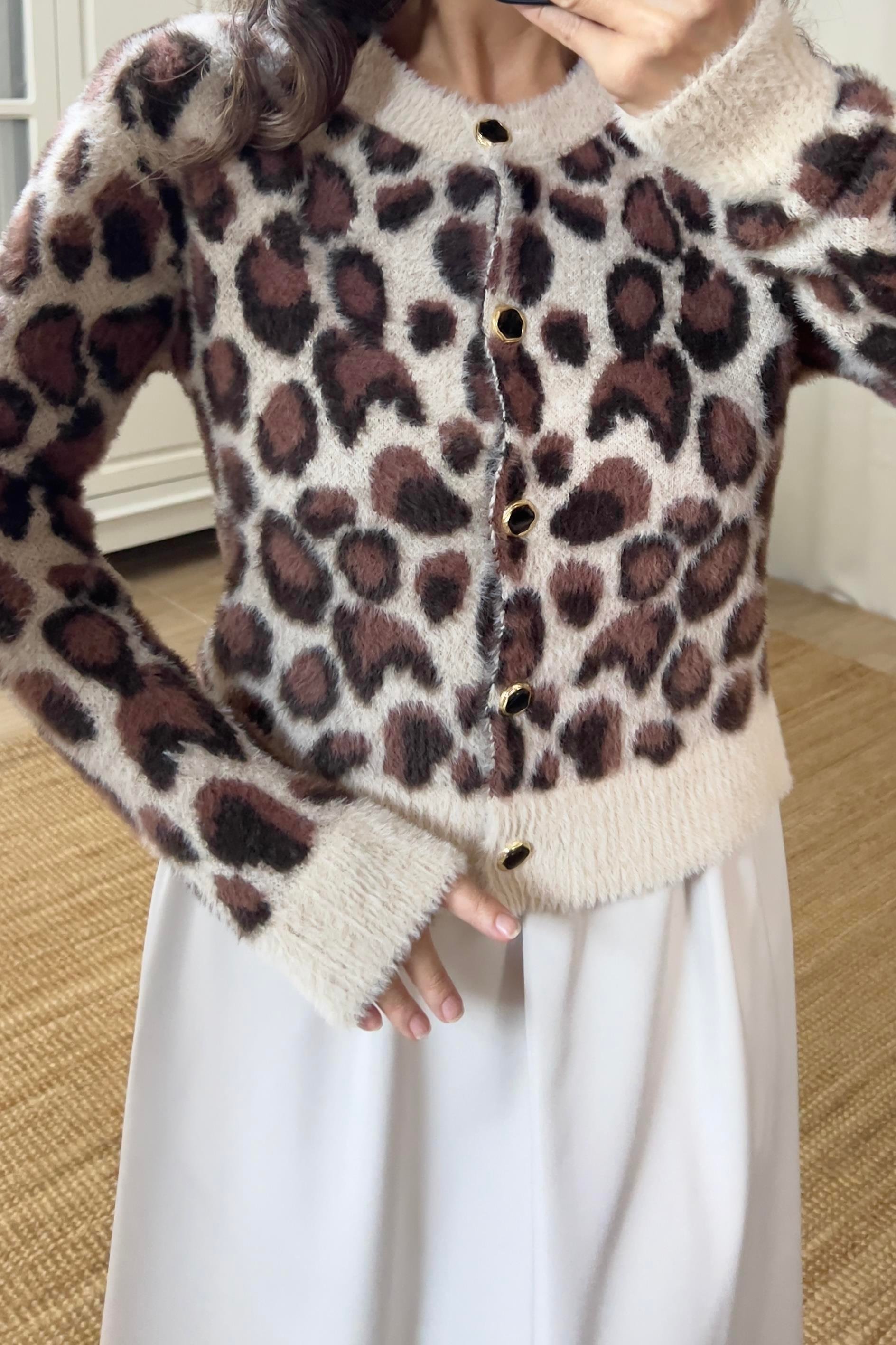 Leopar Desenli Düğme Detaylı Yumoş Hırka  uygun fiyatlarda www.butikhola.com adresinde