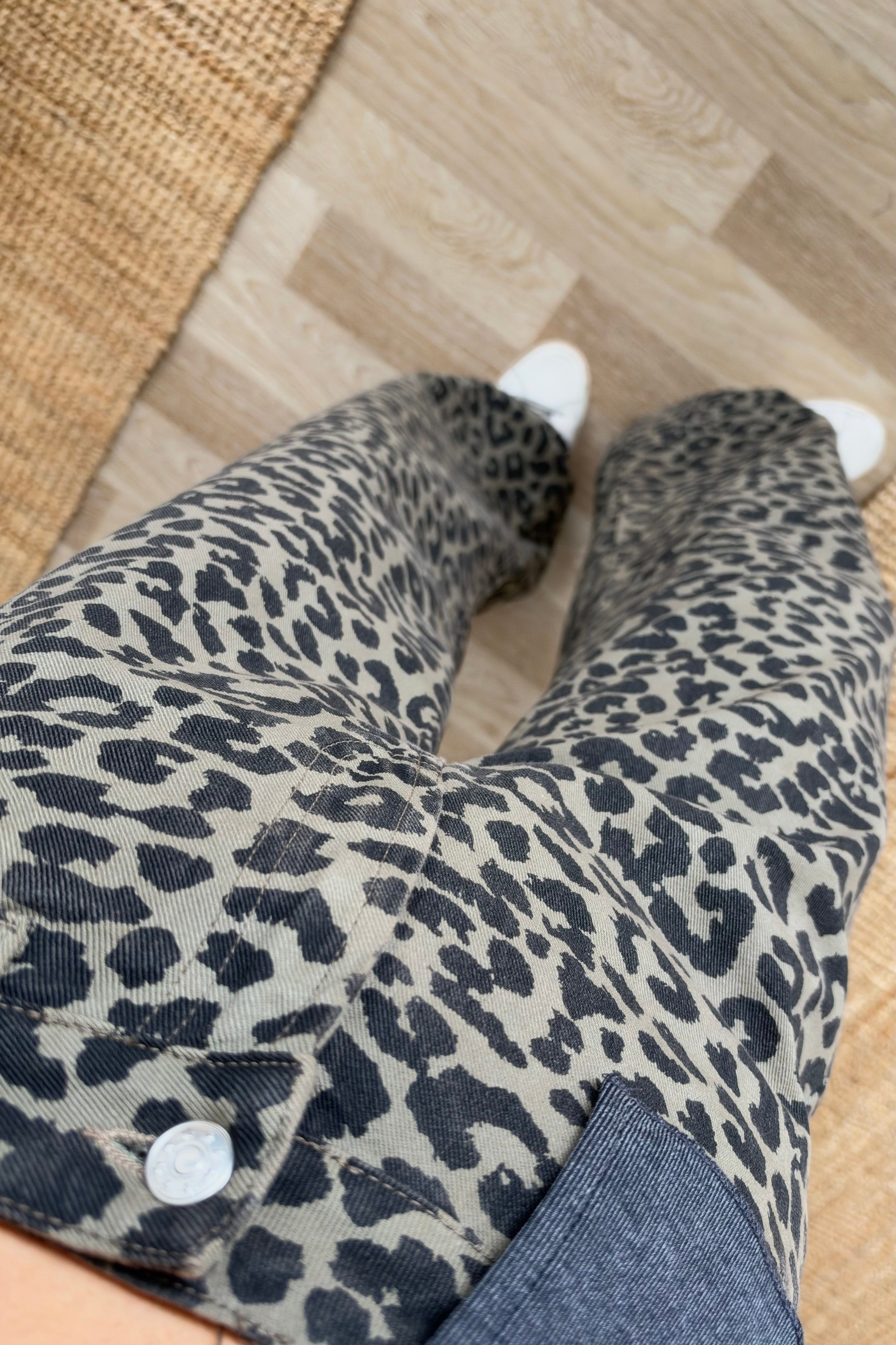 Leopar Desenli Jean uygun fiyatlarda www.butikhola.com adresinde