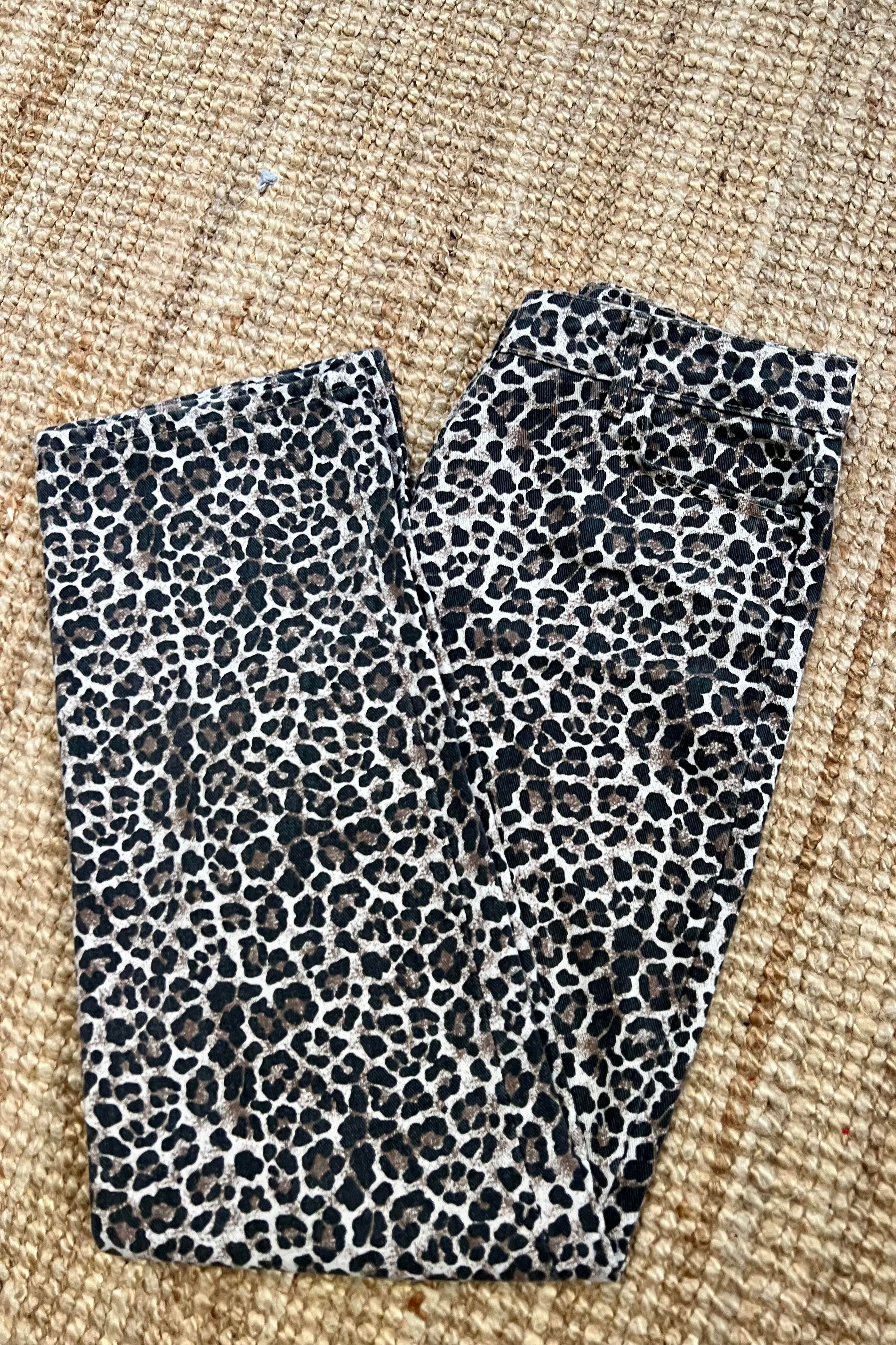 Leopar Desenli Straight Fit Jean uygun fiyatlarda www.butikhola.com adresinde
