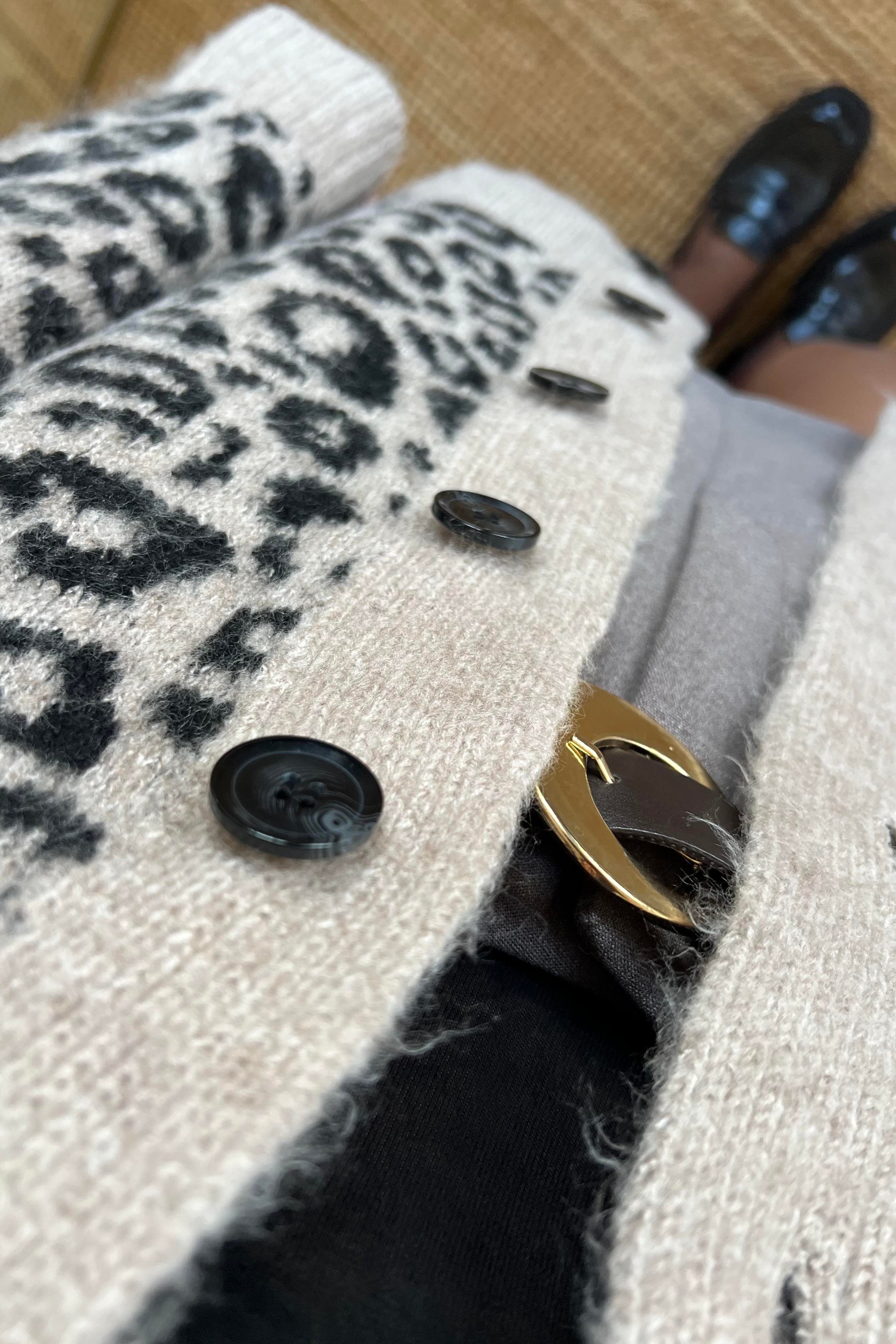 Leopar Desenli Yün Hırka uygun fiyatlarda www.butikhola.com adresinde