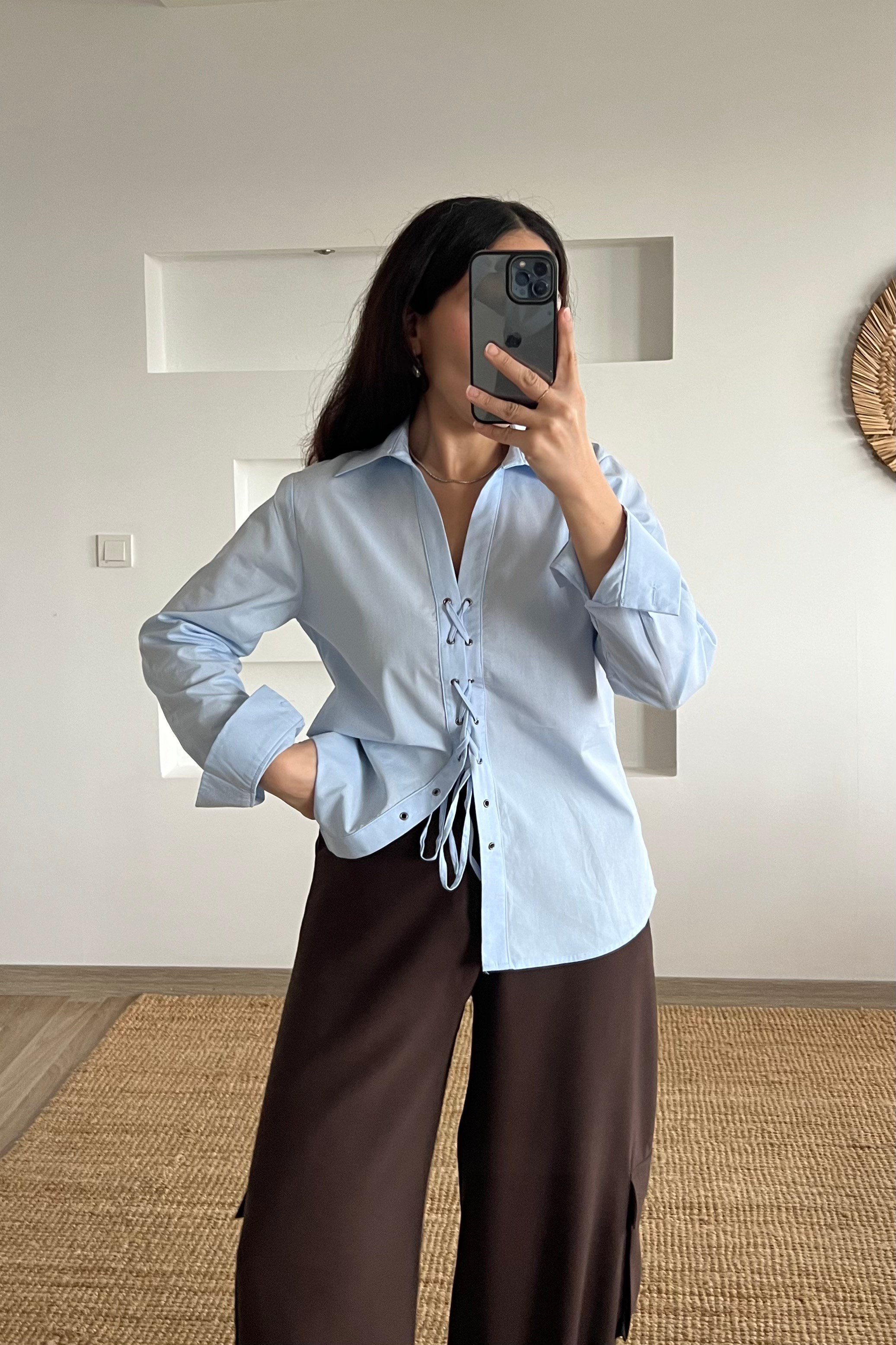 Mavi Bağlama Detaylı Poplin Gömlek uygun fiyatlarda www.butikhola.com adresinde