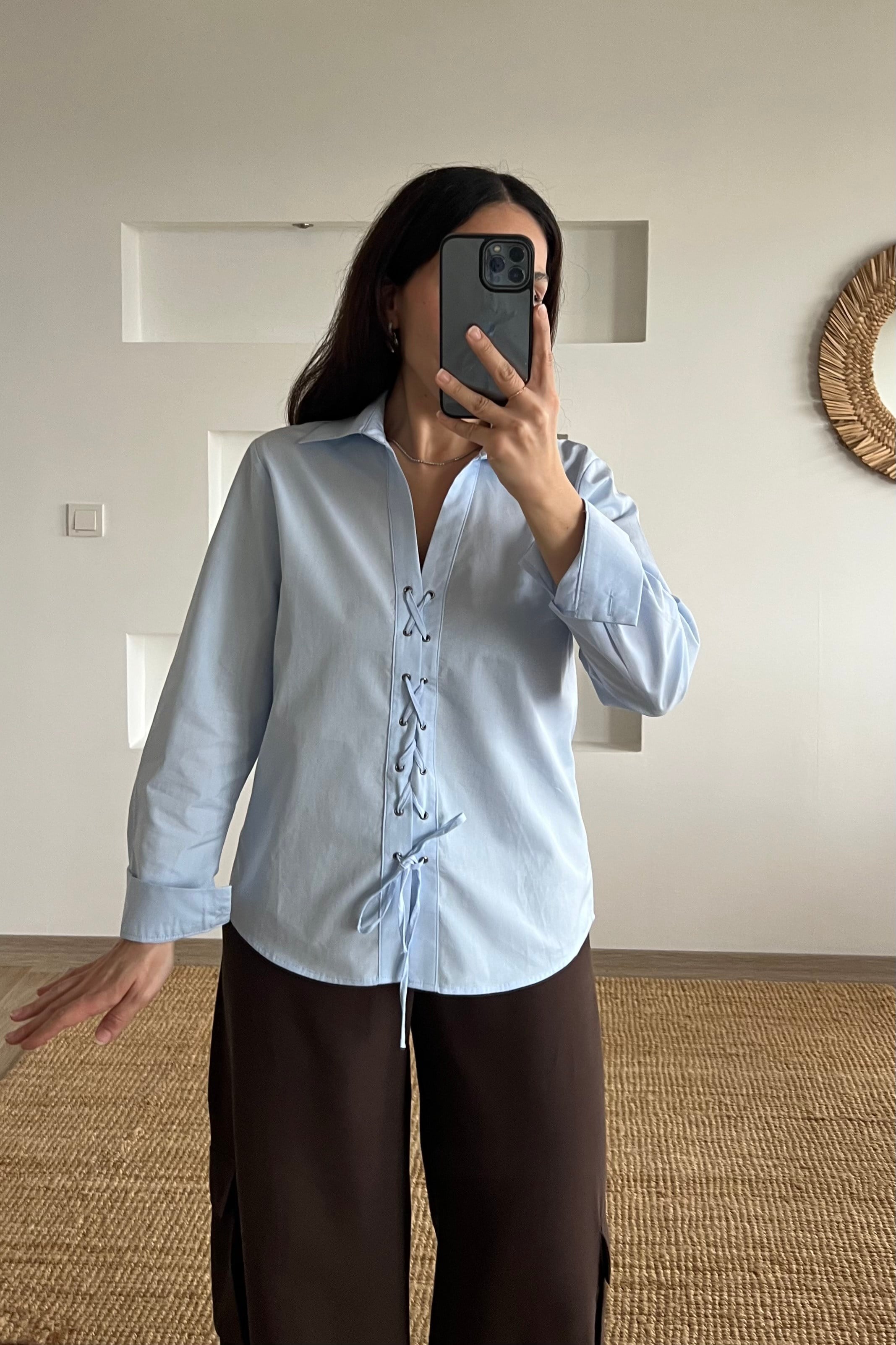 Mavi Bağlama Detaylı Poplin Gömlek uygun fiyatlarda www.butikhola.com adresinde