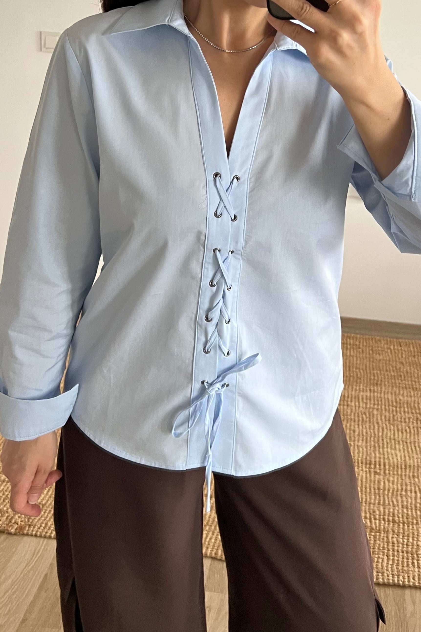 Mavi Bağlama Detaylı Poplin Gömlek uygun fiyatlarda www.butikhola.com adresinde