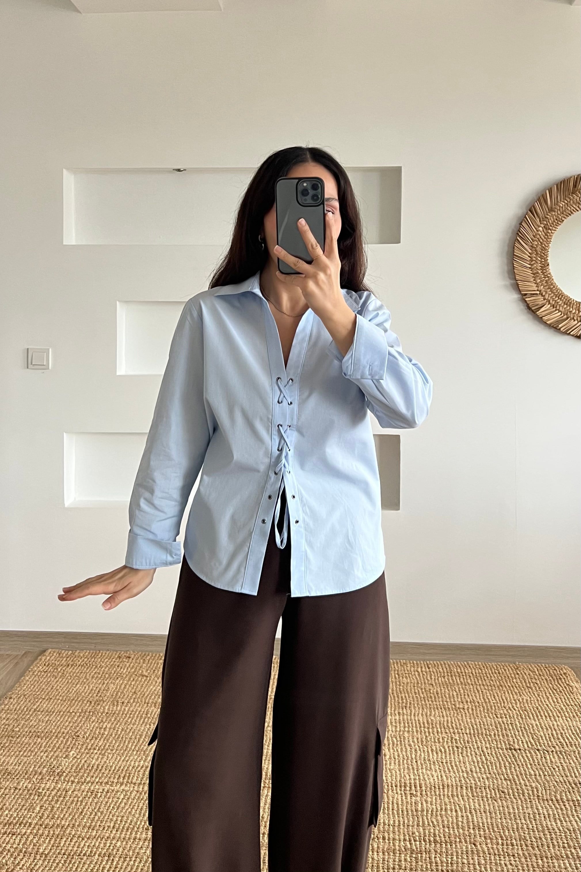 Mavi Bağlama Detaylı Poplin Gömlek uygun fiyatlarda www.butikhola.com adresinde