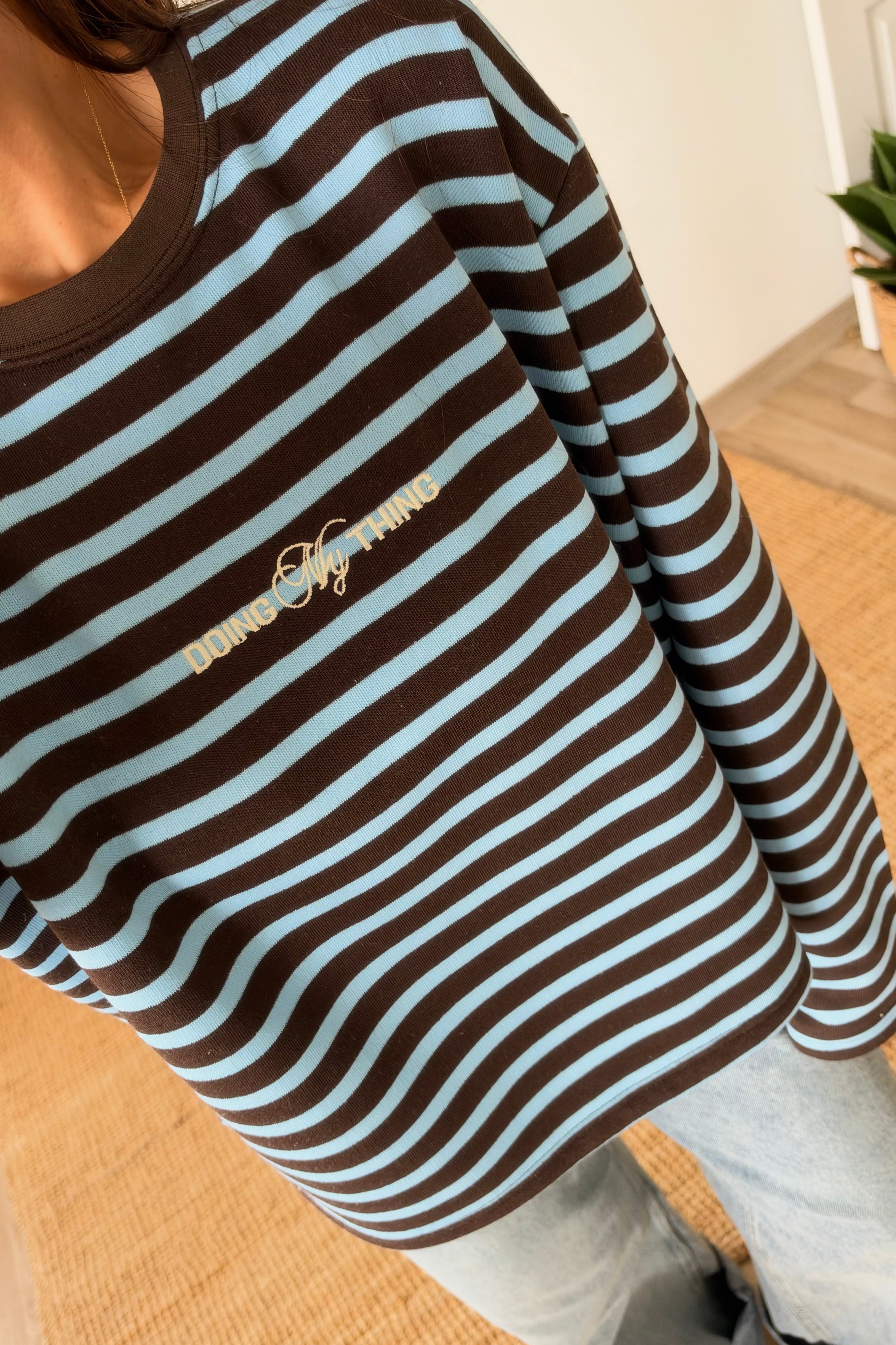 Mavi Çizgili Nakış Detaylı Sweatshirt uygun fiyatlarda www.butikhola.com adresinde