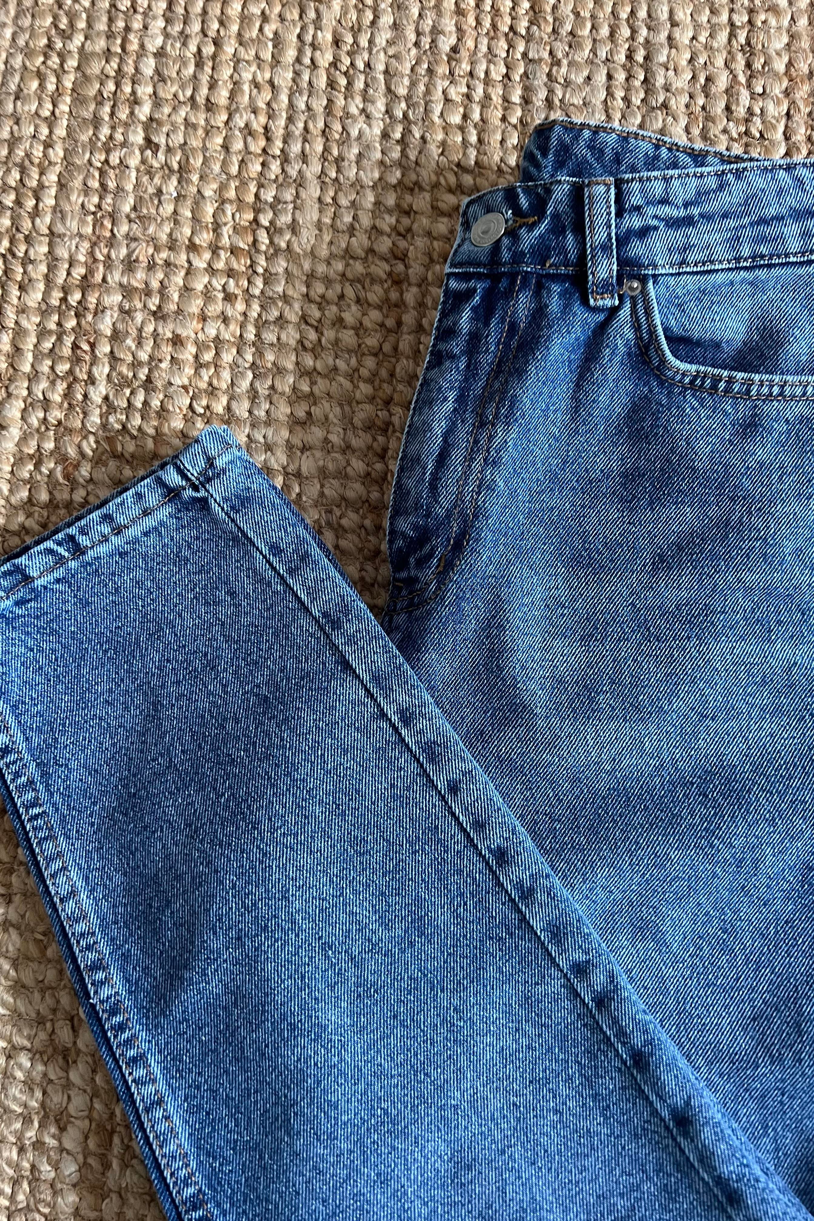 Mavi Yıkamalı Mom Fit Jean  uygun fiyatlarda www.butikhola.com adresinde
