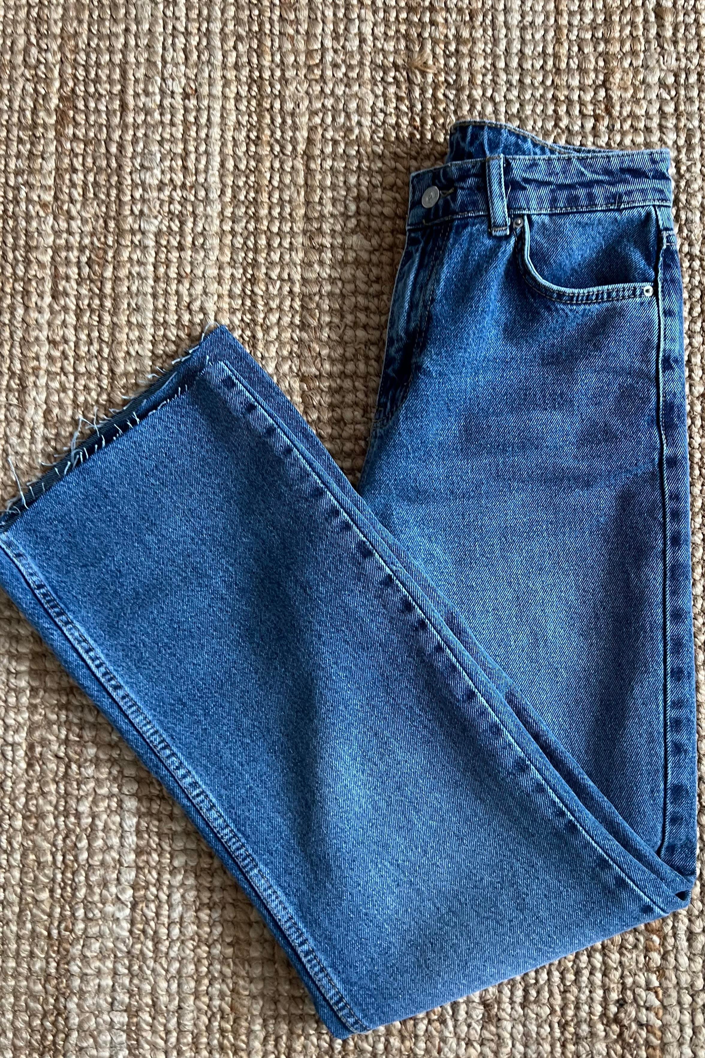 Mavi Yıkamalı Straight Fit Kesik Paça Jean  uygun fiyatlarda www.butikhola.com adresinde