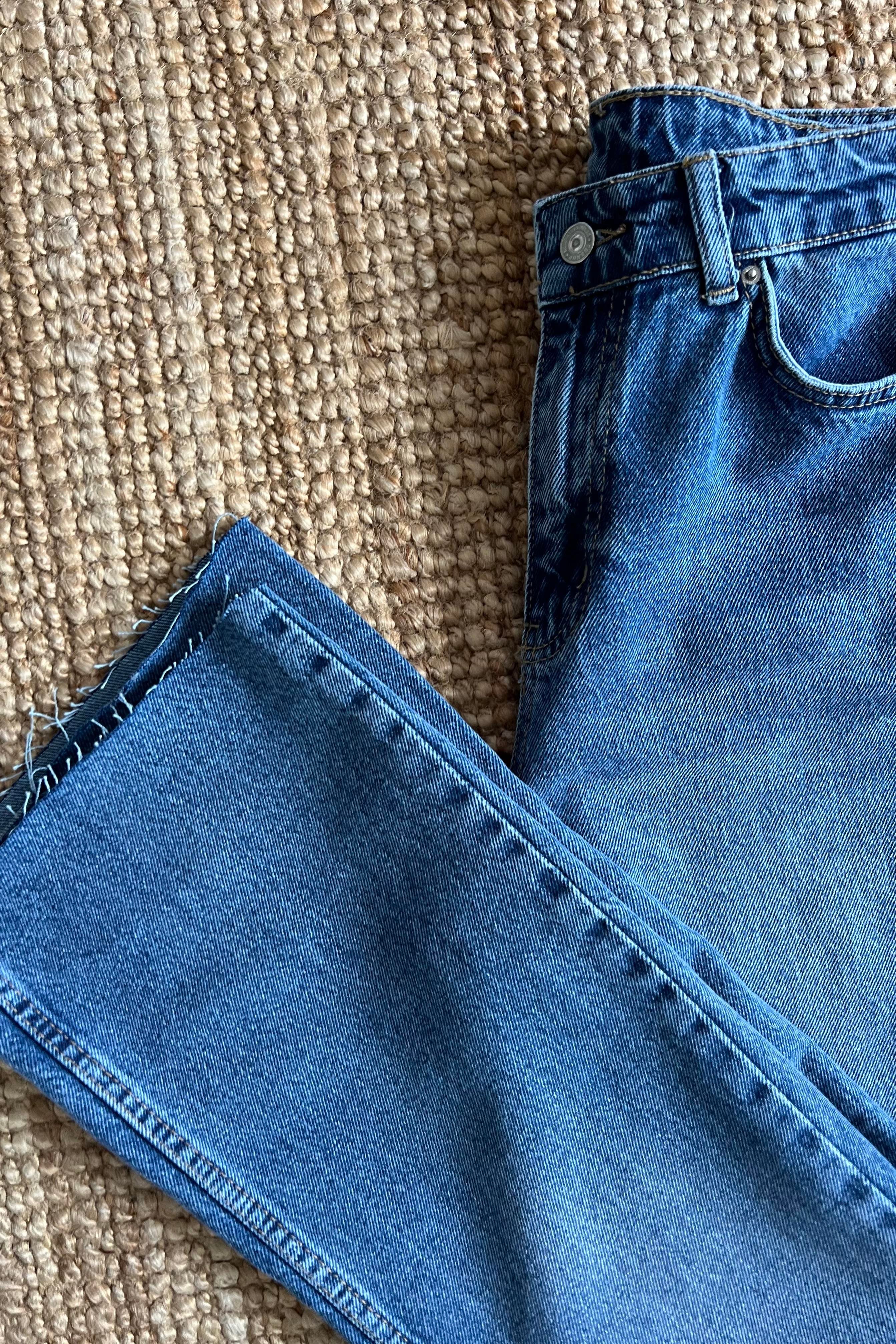 Mavi Yıkamalı Straight Fit Kesik Paça Jean  uygun fiyatlarda www.butikhola.com adresinde