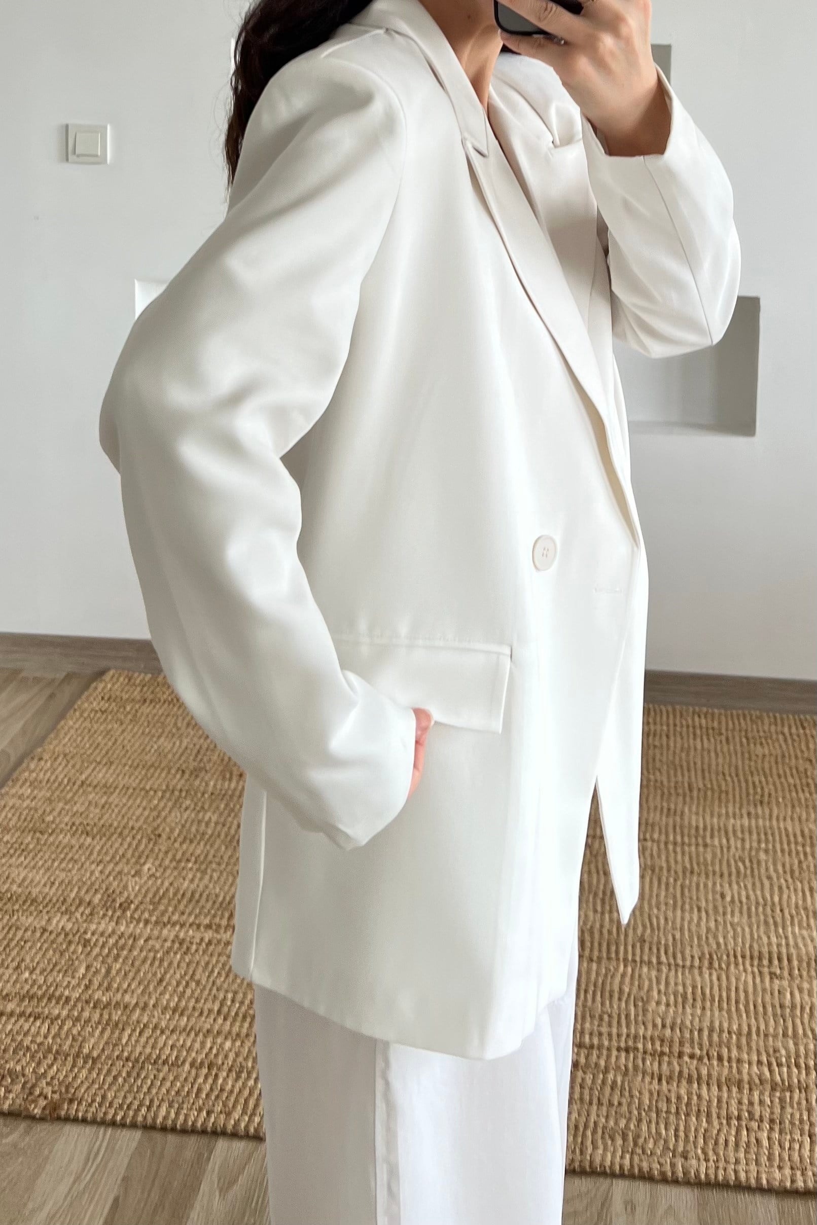 MD Beyaz Astarlı Oversize Tensel Ceket uygun fiyatlarda www.butikhola.com adresinde