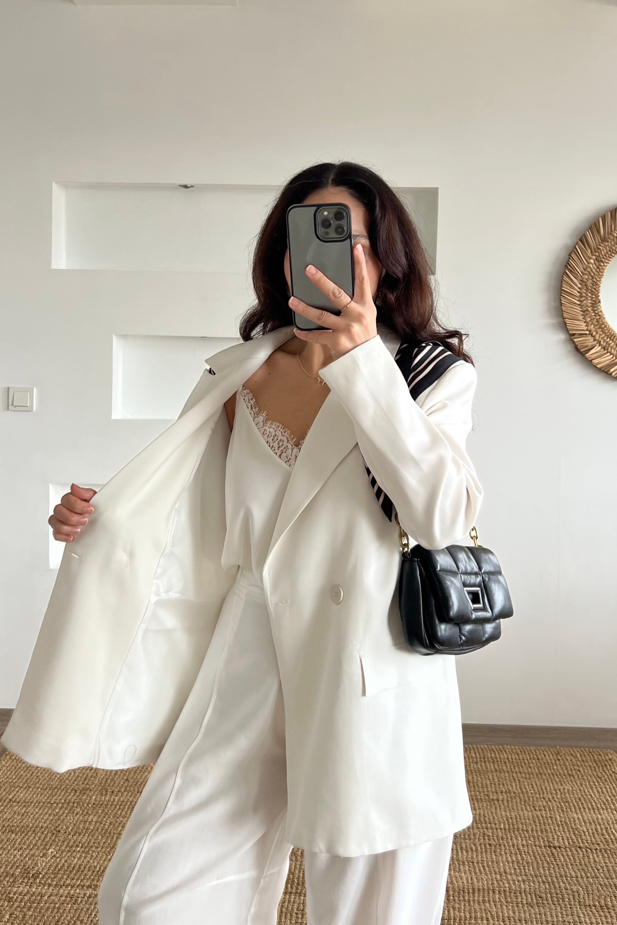MD Beyaz Astarlı Oversize Tensel Ceket uygun fiyatlarda www.butikhola.com adresinde
