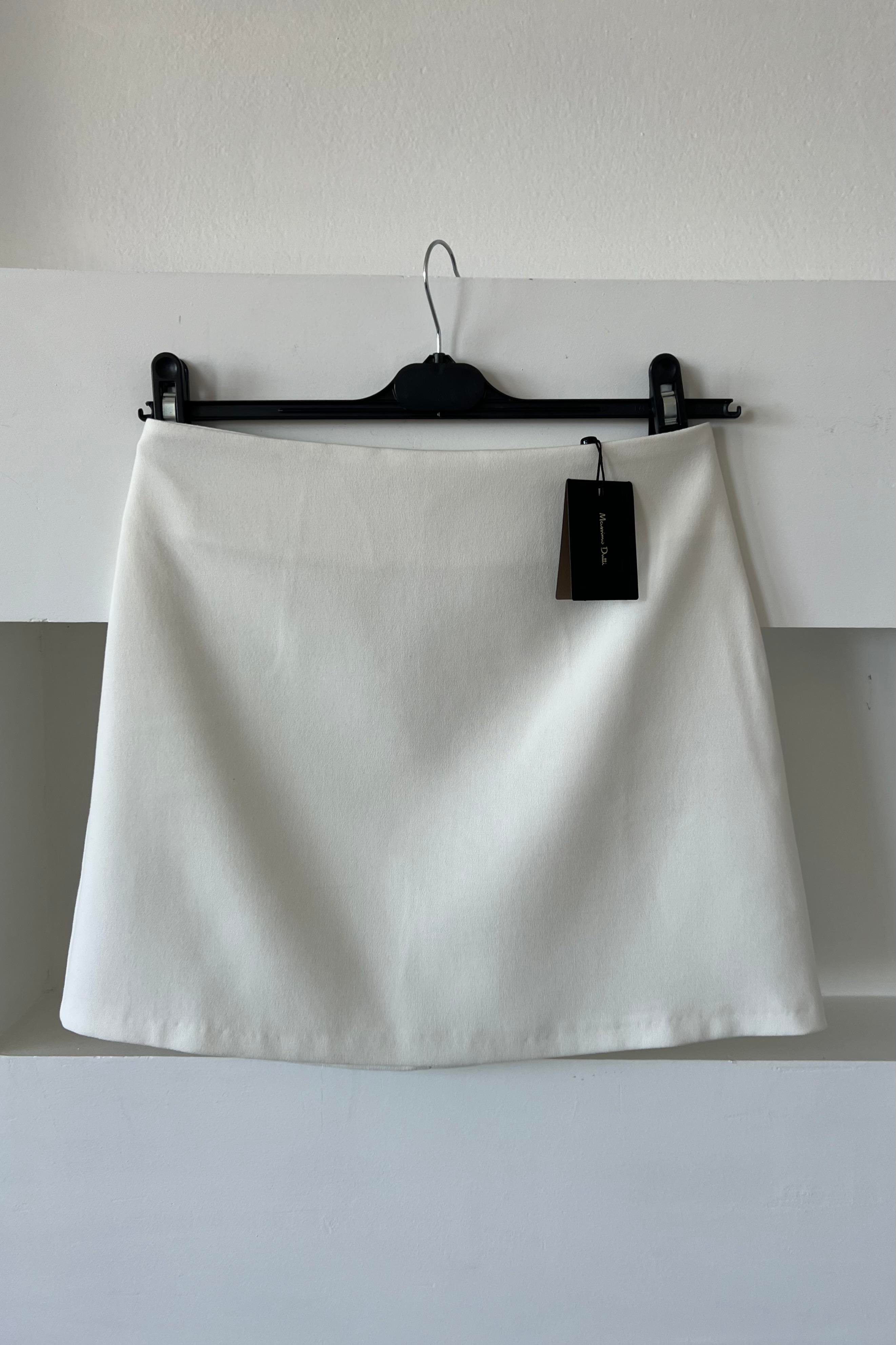 MD Beyaz Mini Etek  uygun fiyatlarda www.butikhola.com adresinde