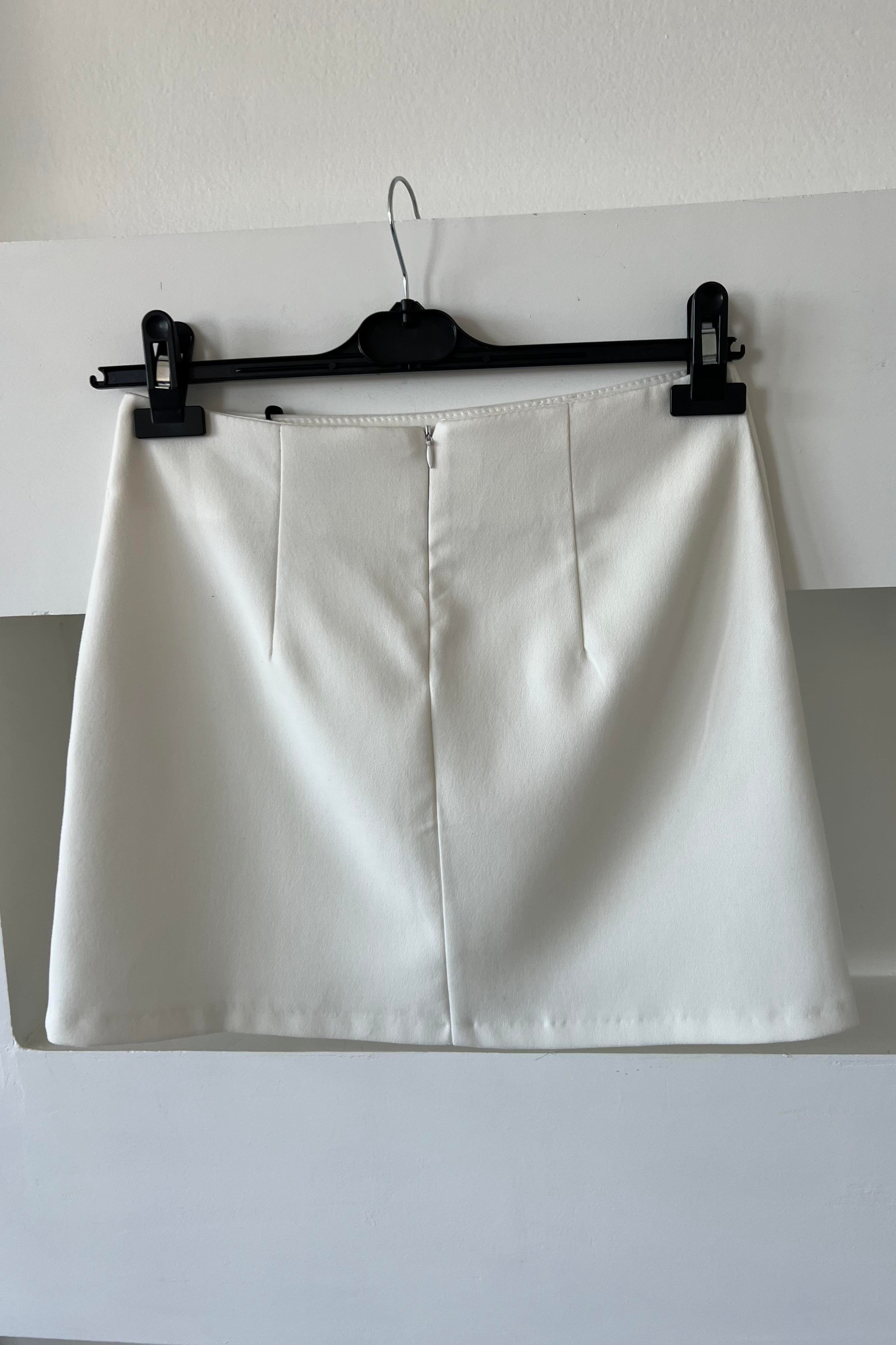MD Beyaz Mini Etek  uygun fiyatlarda www.butikhola.com adresinde