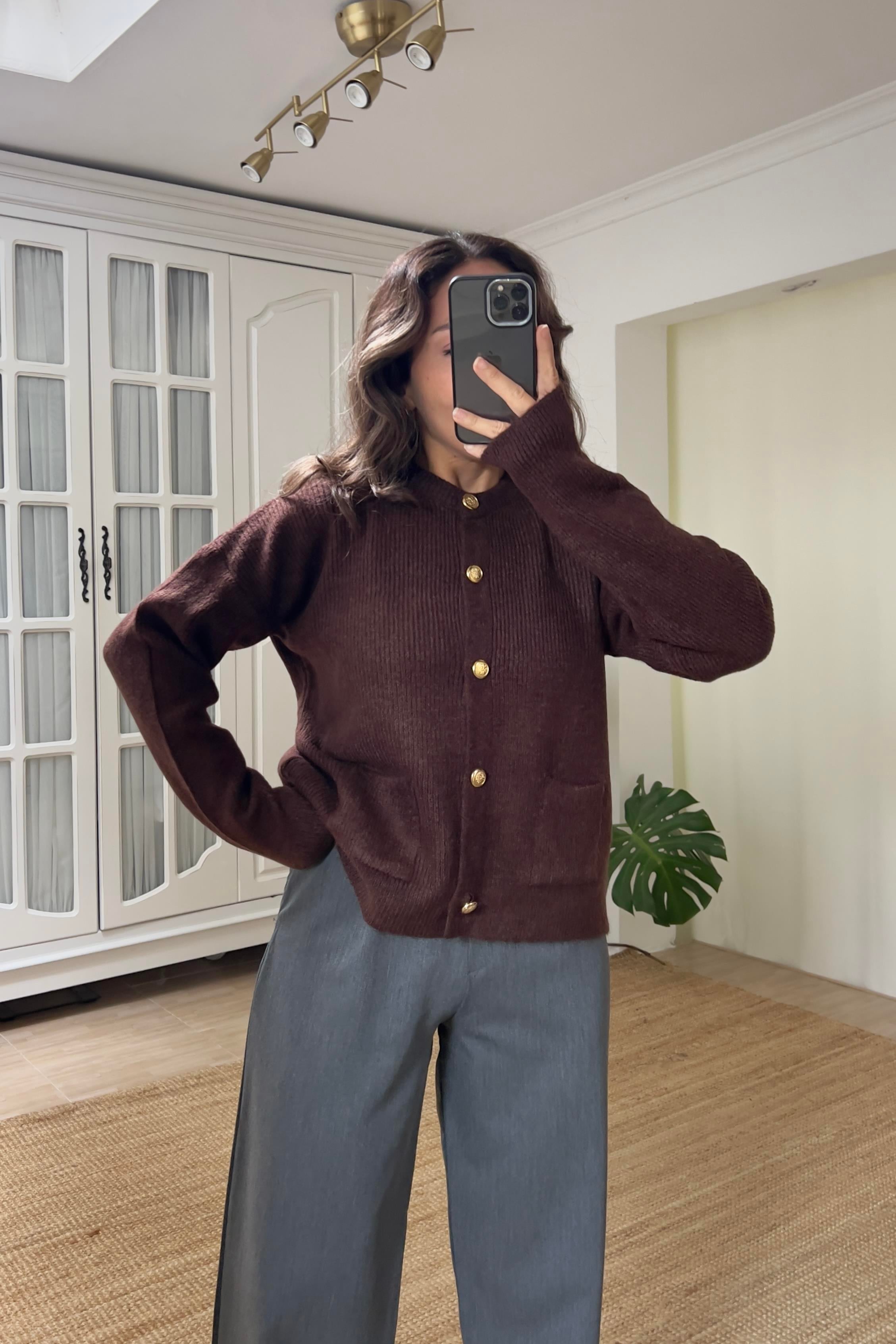 MD Kahve Cepli Gold Düğmeli Yumoş Hırka  uygun fiyatlarda www.butikhola.com adresinde