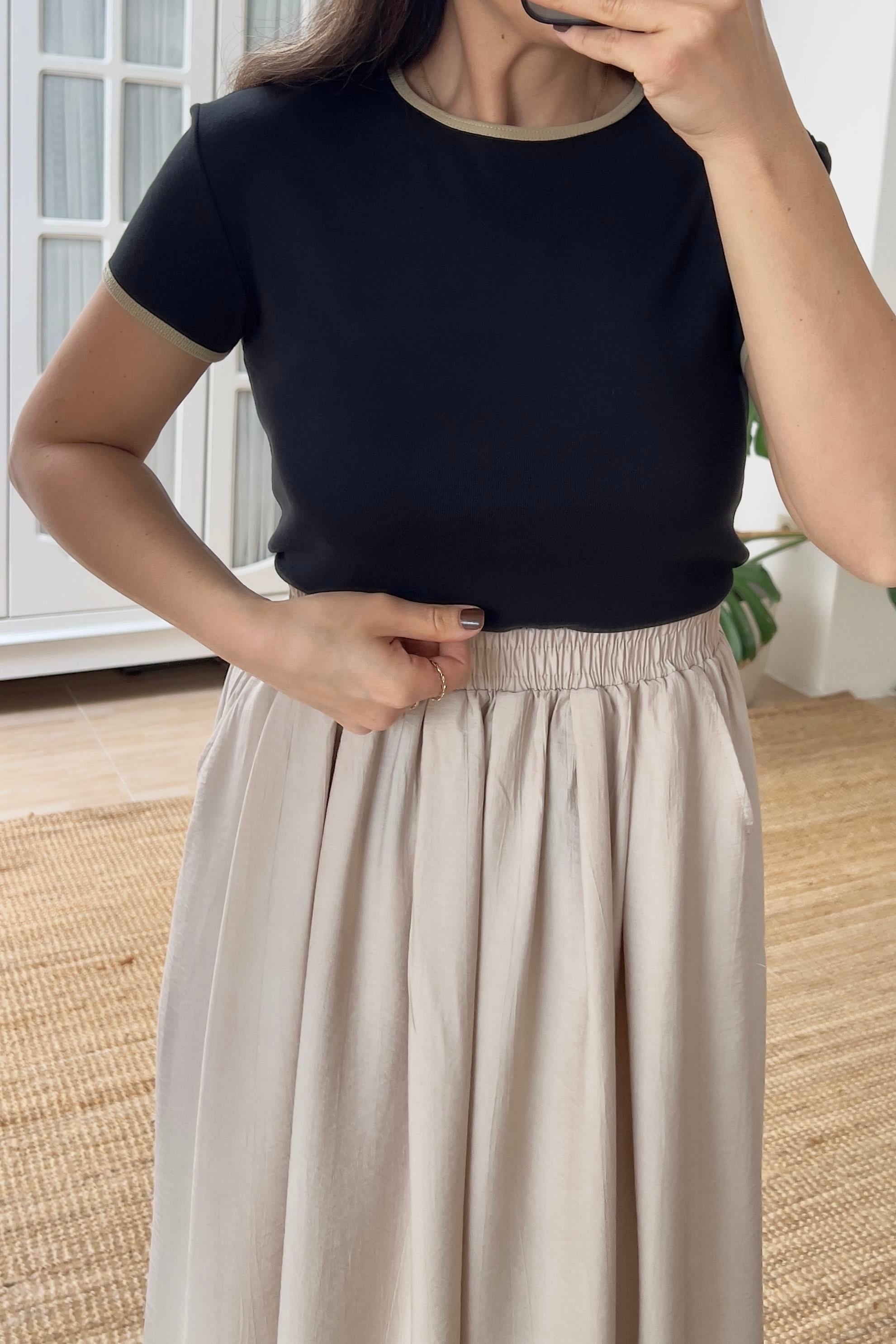 MD Siyah Biye Detaylı Tshirt uygun fiyatlarda www.butikhola.com adresinde
