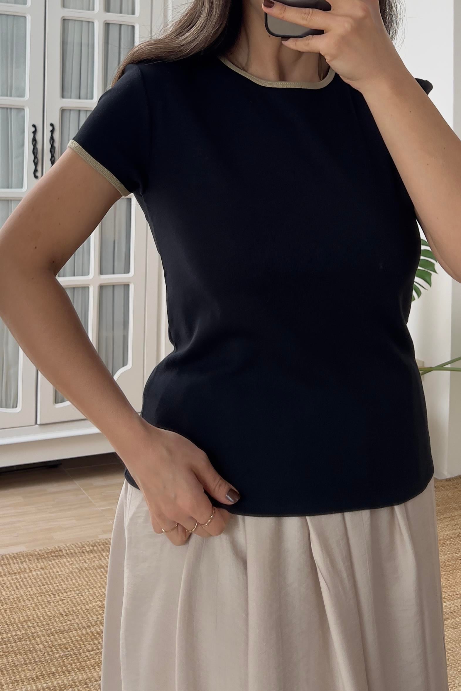 MD Siyah Biye Detaylı Tshirt uygun fiyatlarda www.butikhola.com adresinde