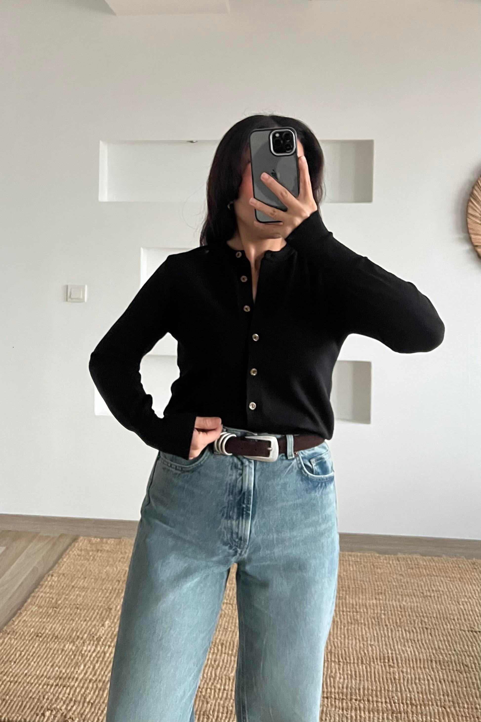 Md Siyah Yumuşak Dokulu Hırka uygun fiyatlarda www.butikhola.com adresinde