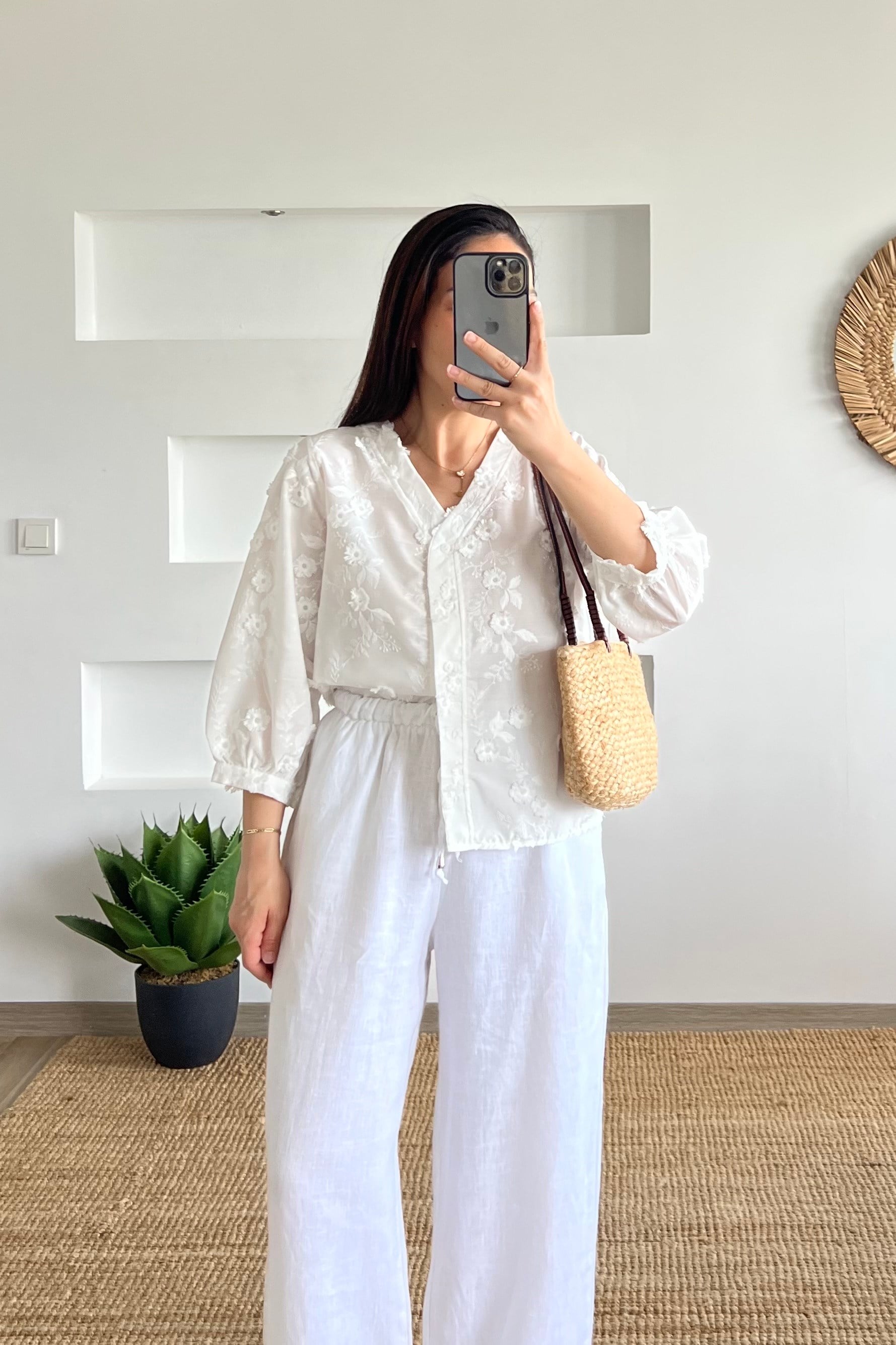 Mia Çiçek İşlemeli Gömlek uygun fiyatlarda www.butikhola.com adresinde