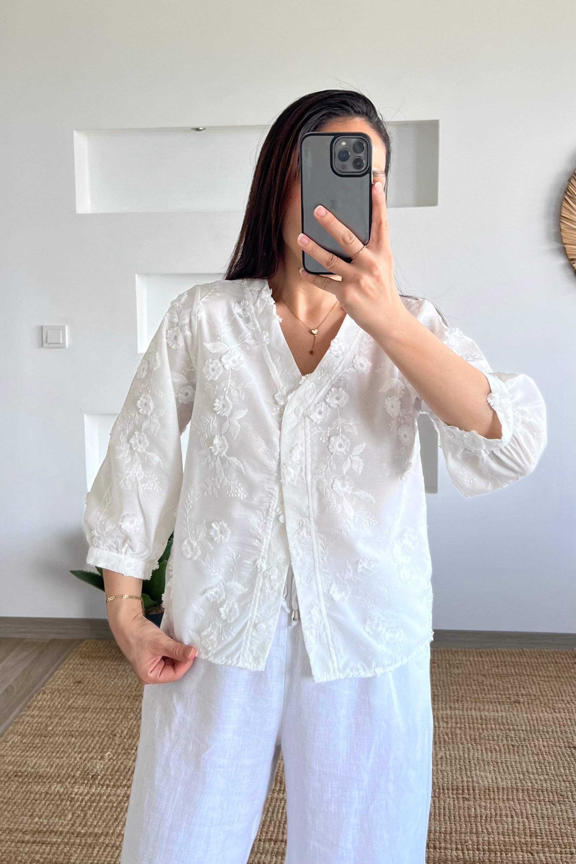 Mia Çiçek İşlemeli Gömlek uygun fiyatlarda www.butikhola.com adresinde