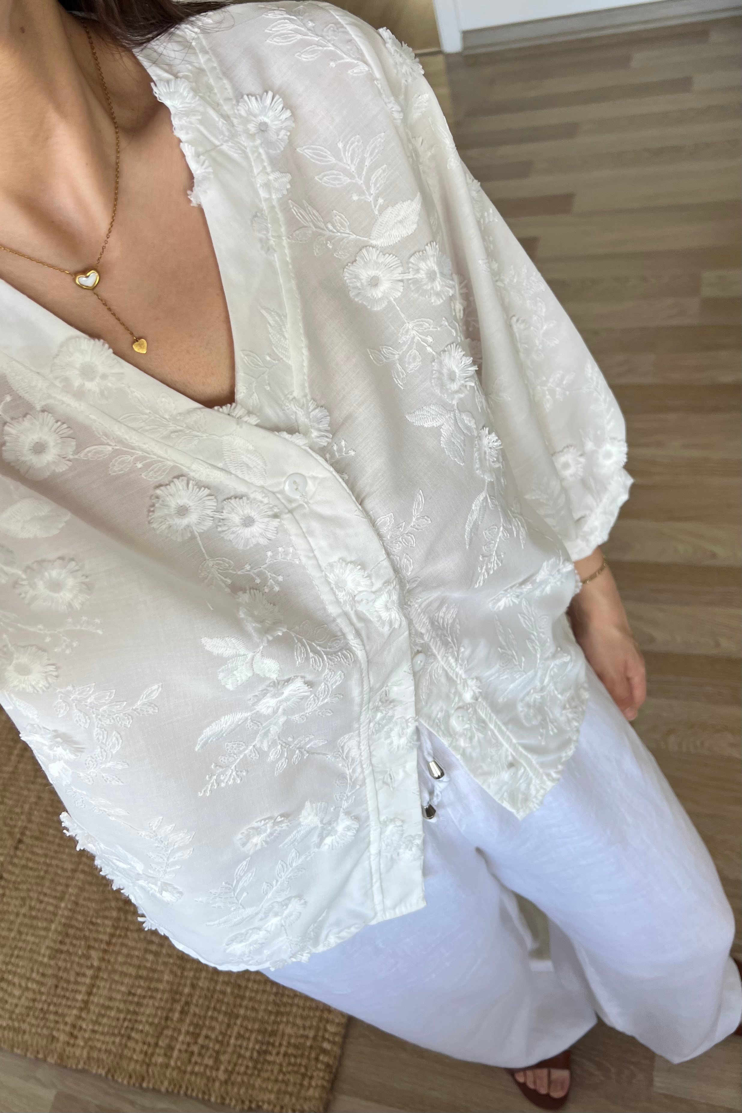 Mia Çiçek İşlemeli Gömlek uygun fiyatlarda www.butikhola.com adresinde