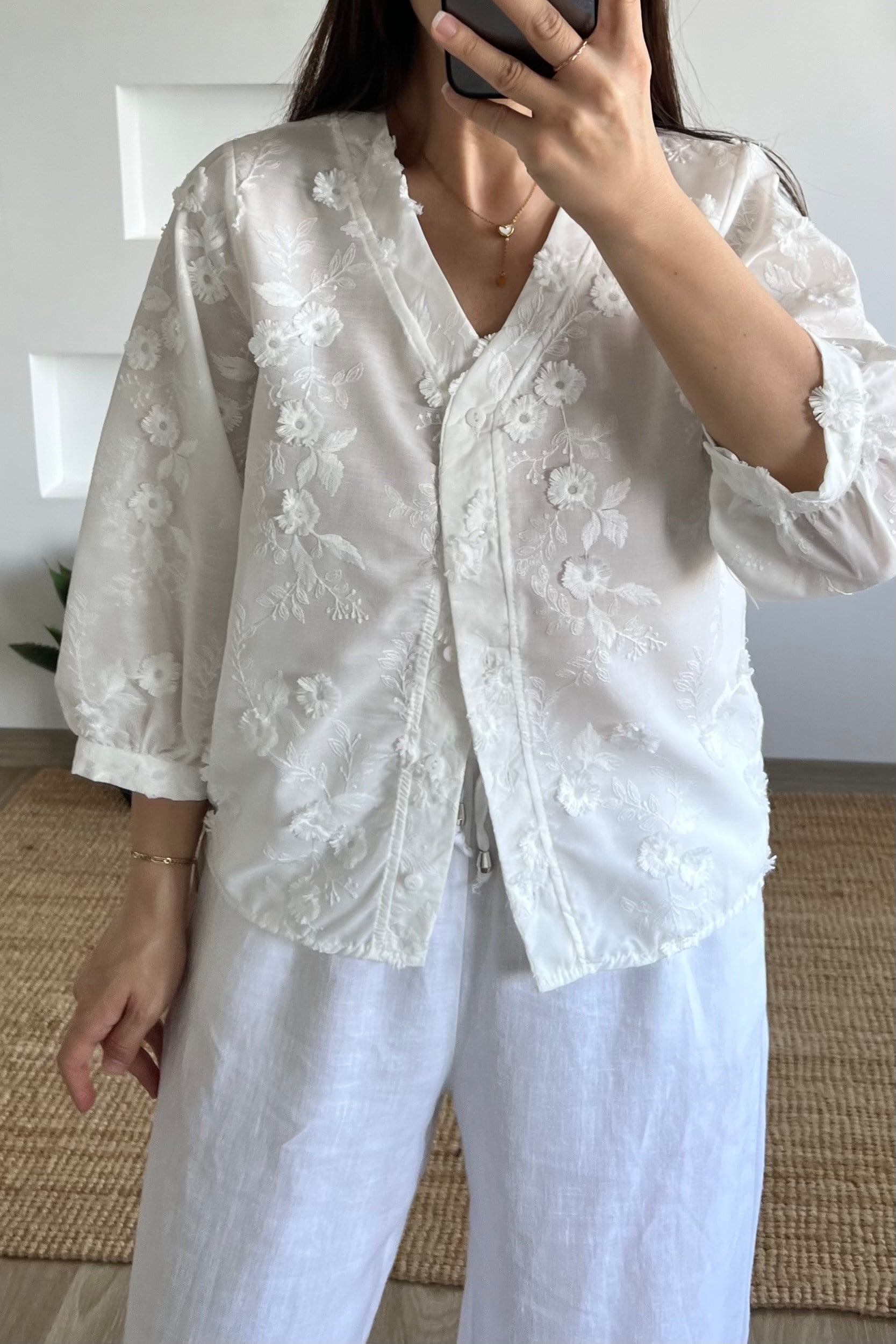 Mia Çiçek İşlemeli Gömlek uygun fiyatlarda www.butikhola.com adresinde