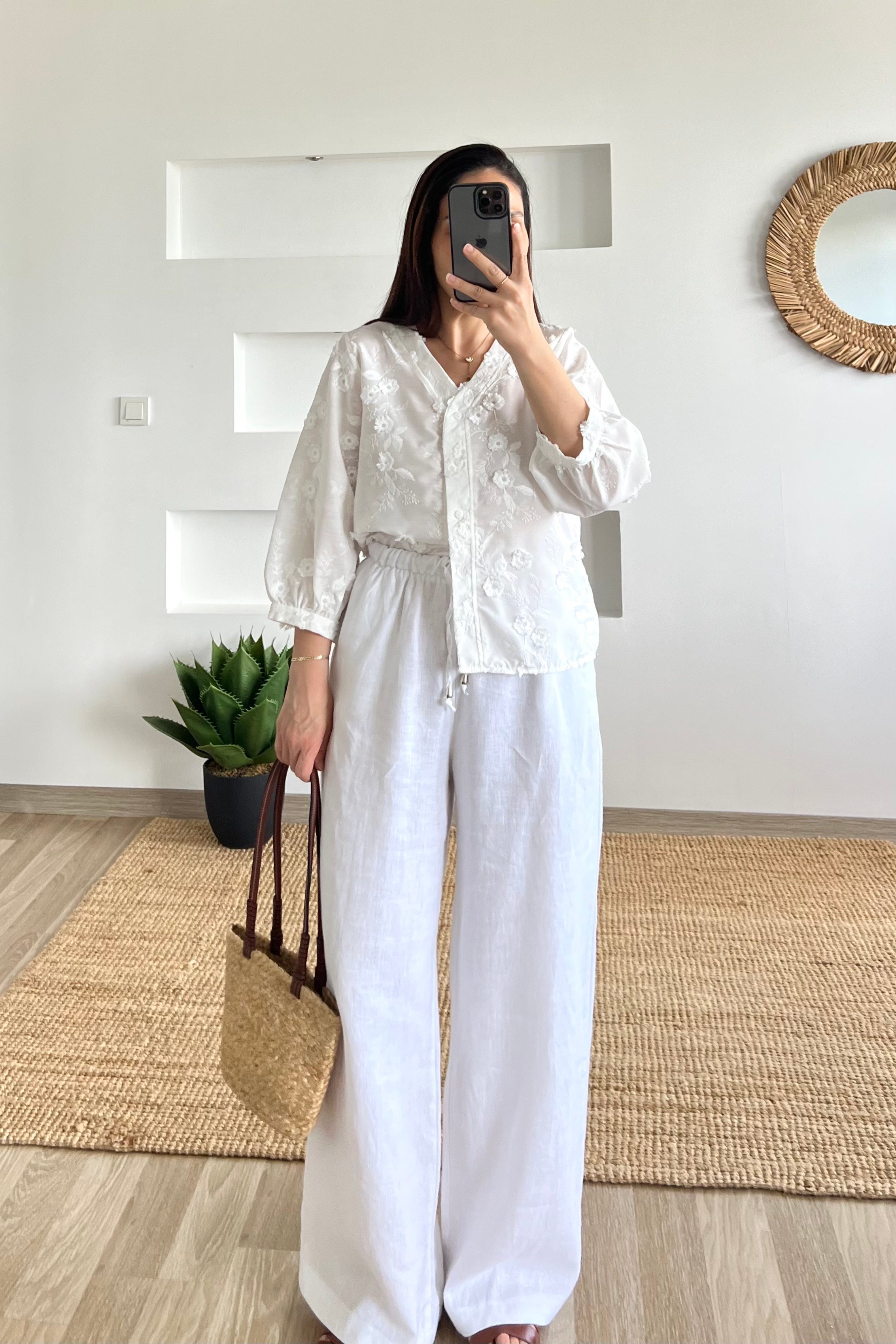 Mia Çiçek İşlemeli Gömlek uygun fiyatlarda www.butikhola.com adresinde
