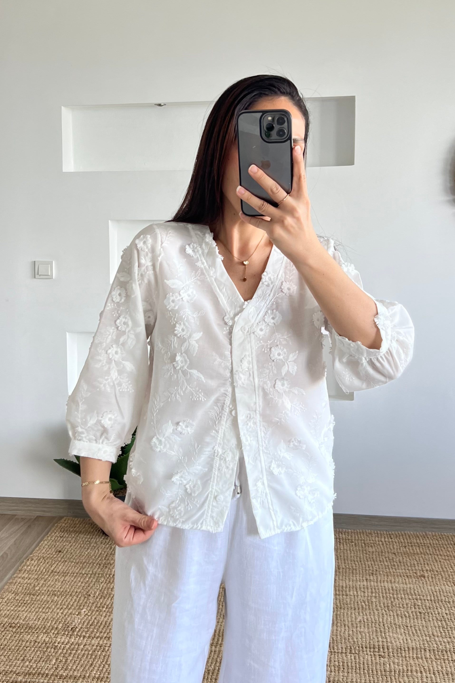 Mia Çiçek İşlemeli Gömlek uygun fiyatlarda www.butikhola.com adresinde