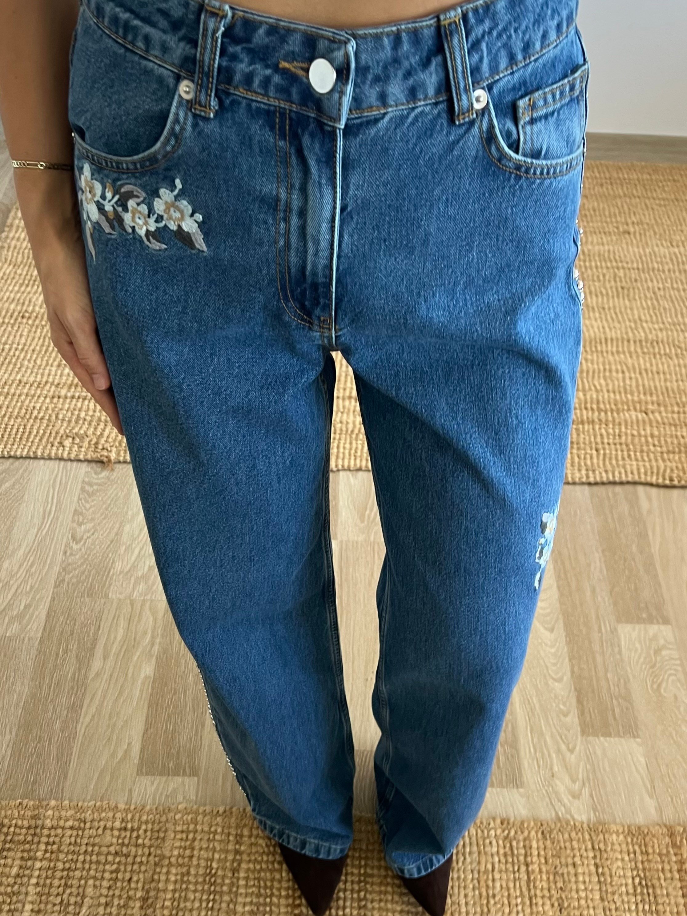 Nakışlı Yanları Boncuk ve Taş Çakımlı Jean uygun fiyatlarda www.butikhola.com adresinde