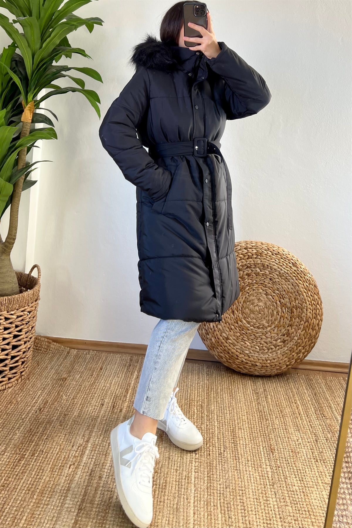 Orjinal Marka Siyah Kapüşonlu Şişme Mont uygun fiyatlarda www.butikhola.com adresinde