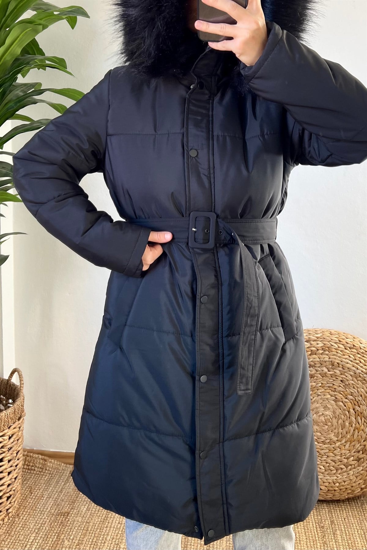 Orjinal Marka Siyah Kapüşonlu Şişme Mont uygun fiyatlarda www.butikhola.com adresinde