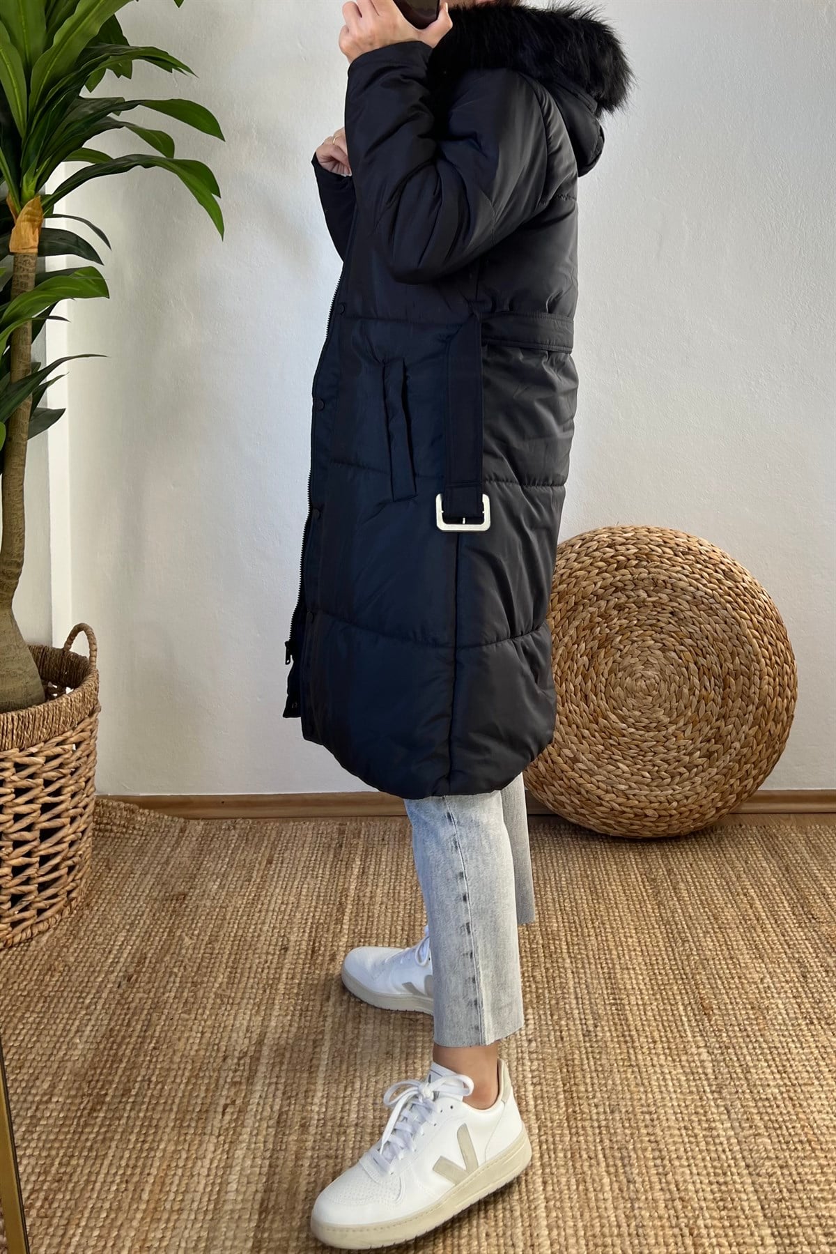 Orjinal Marka Siyah Kapüşonlu Şişme Mont uygun fiyatlarda www.butikhola.com adresinde