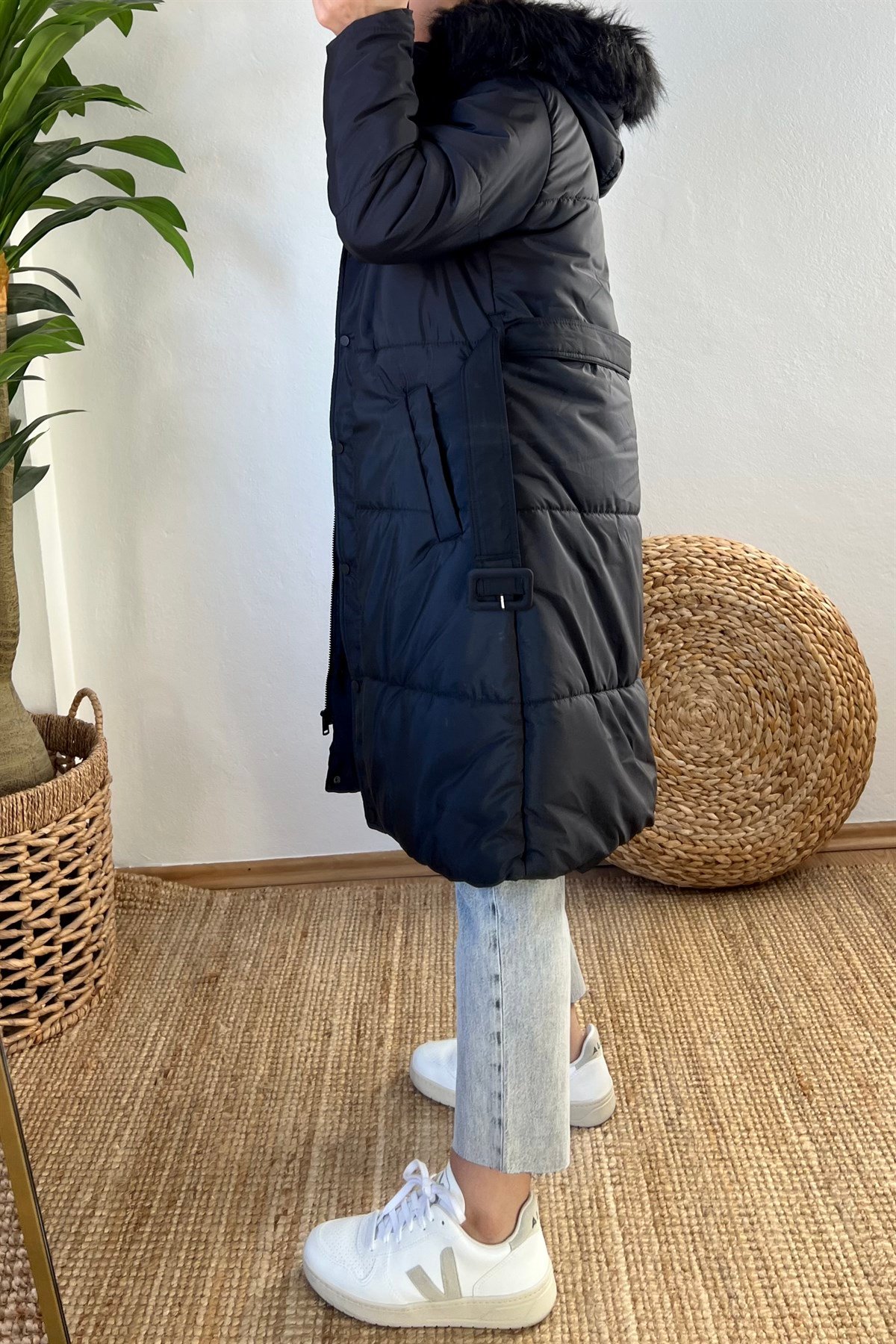 Orjinal Marka Siyah Kapüşonlu Şişme Mont uygun fiyatlarda www.butikhola.com adresinde