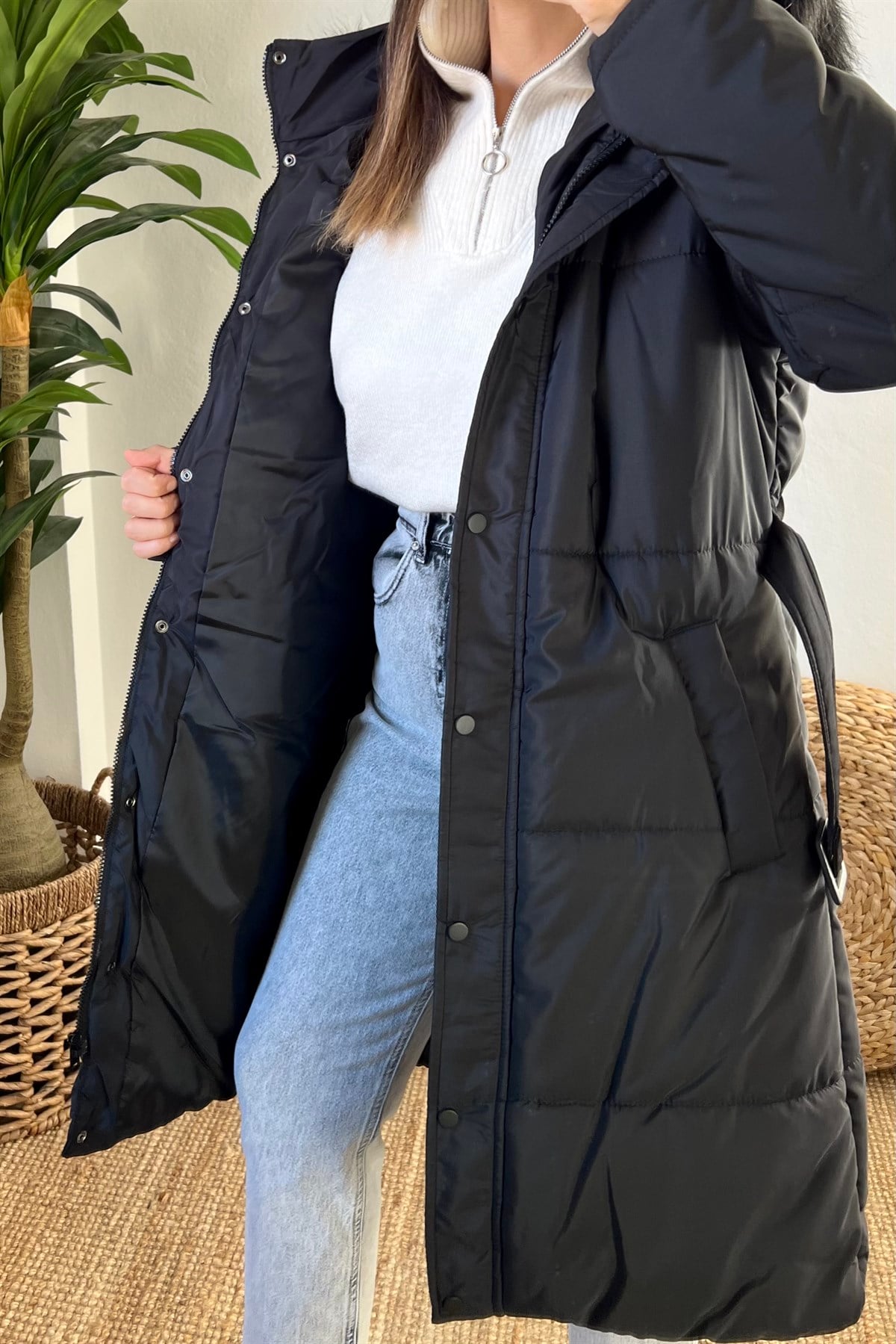 Orjinal Marka Siyah Kapüşonlu Şişme Mont uygun fiyatlarda www.butikhola.com adresinde