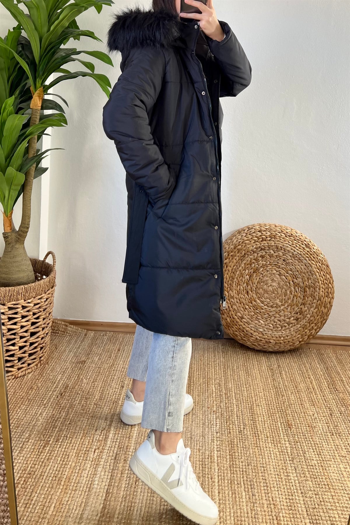 Orjinal Marka Siyah Kapüşonlu Şişme Mont uygun fiyatlarda www.butikhola.com adresinde