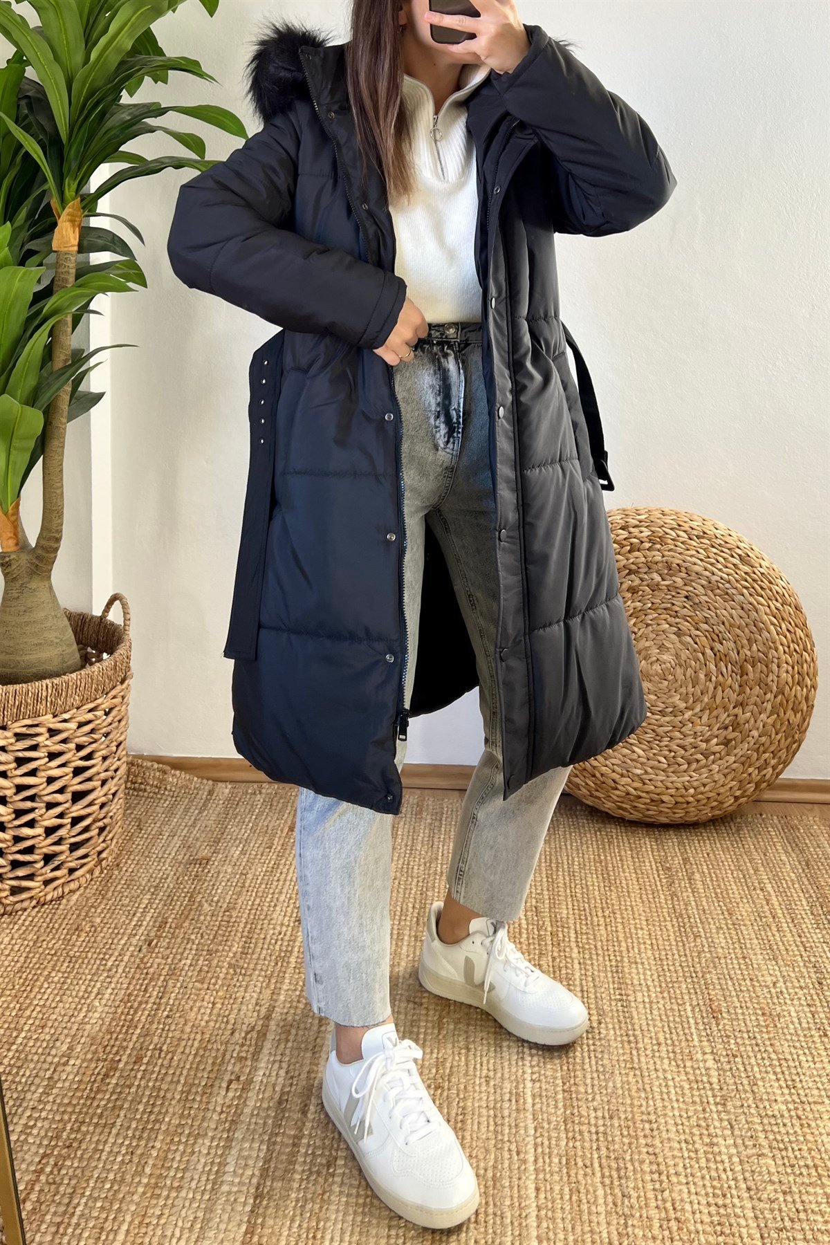 Orjinal Marka Siyah Kapüşonlu Şişme Mont uygun fiyatlarda www.butikhola.com adresinde