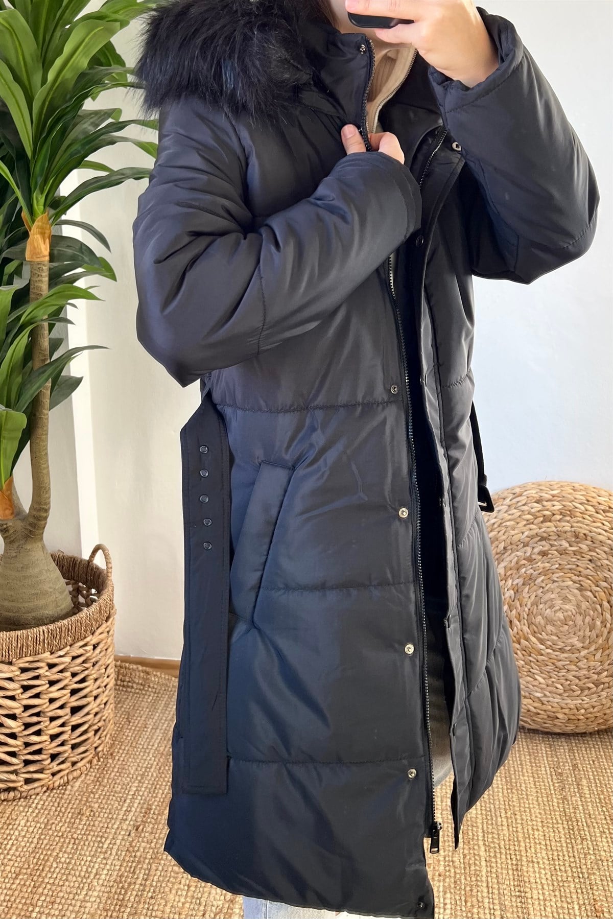 Orjinal Marka Siyah Kapüşonlu Şişme Mont uygun fiyatlarda www.butikhola.com adresinde