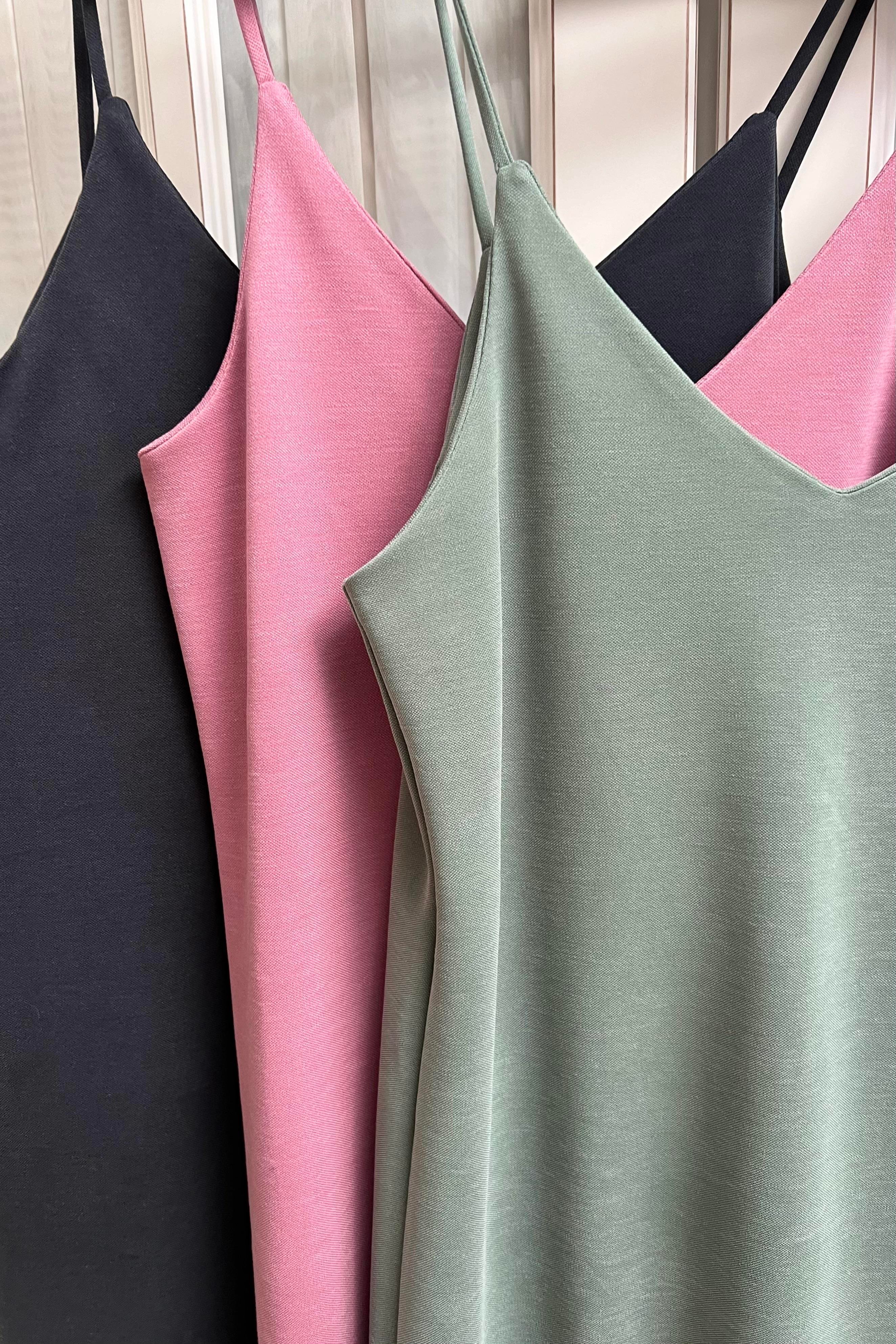 Pembe Yırtmaç Detaylı Modal Elbise  uygun fiyatlarda www.butikhola.com adresinde