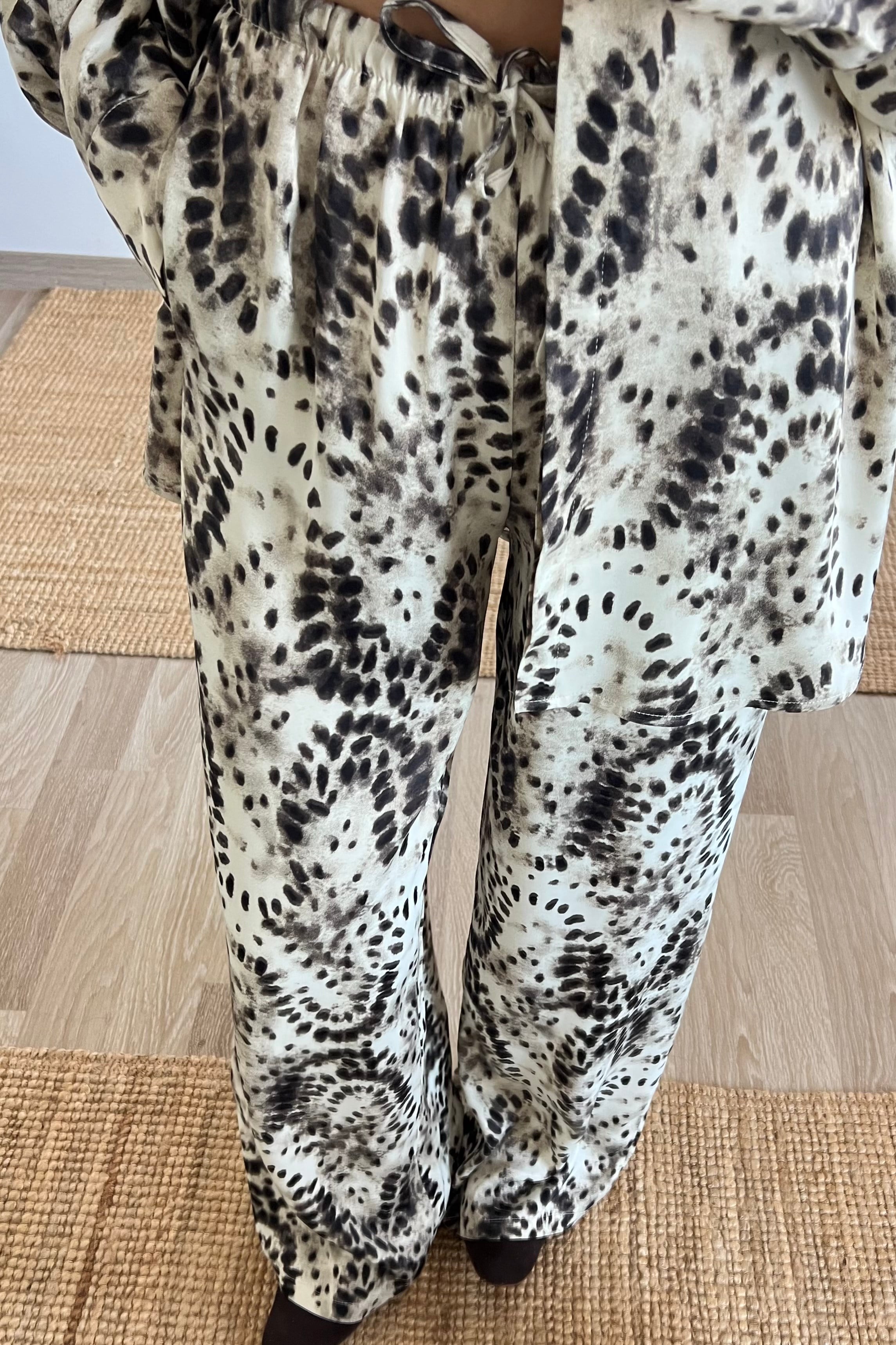 Premium Animal Print Gömlek Pantolon Takım uygun fiyatlarda www.butikhola.com adresinde