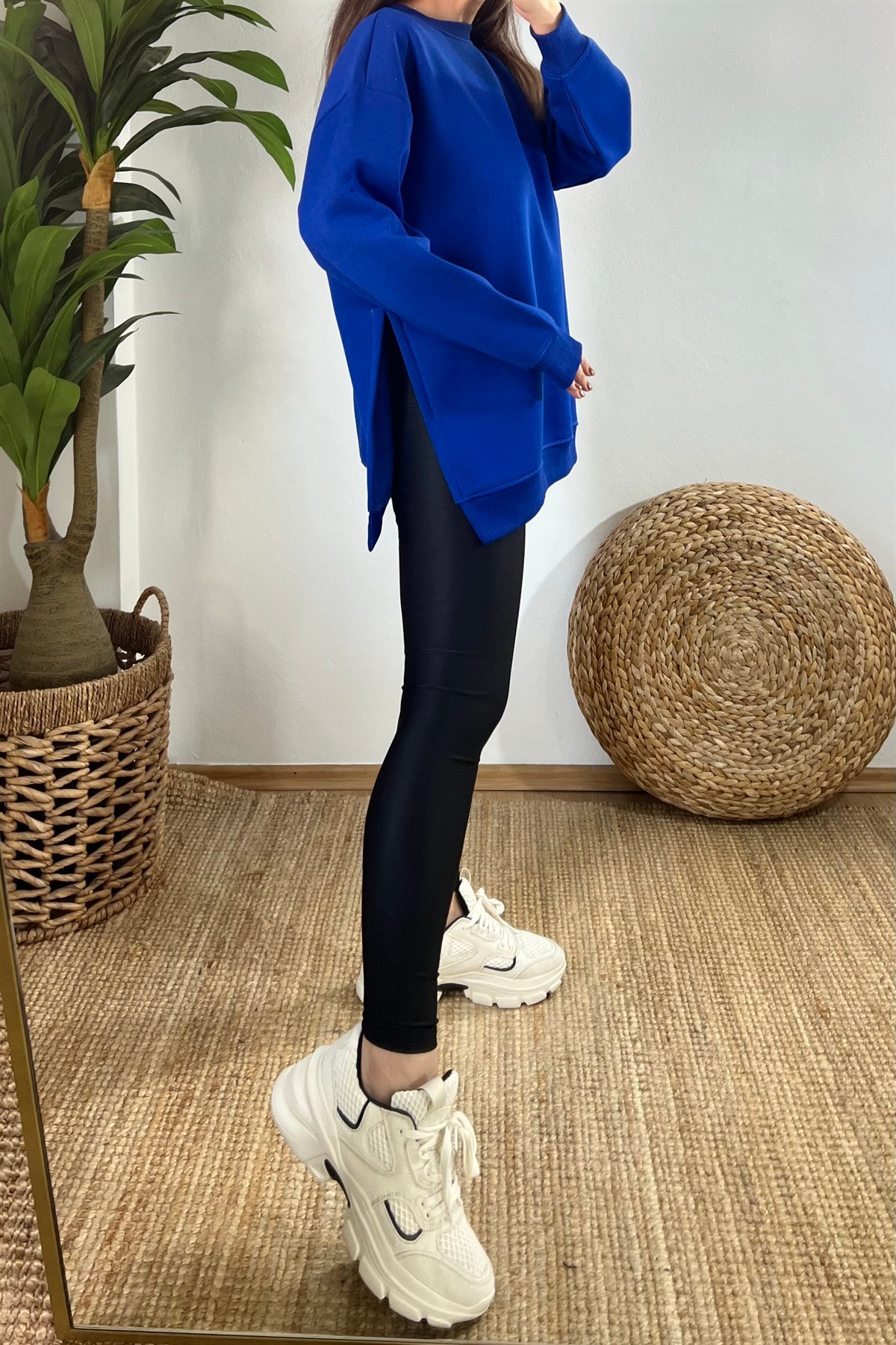 Saks Mavi Yanı Yırtmaçlı Oversize Sweatshirt uygun fiyatlarda www.butikhola.com adresinde