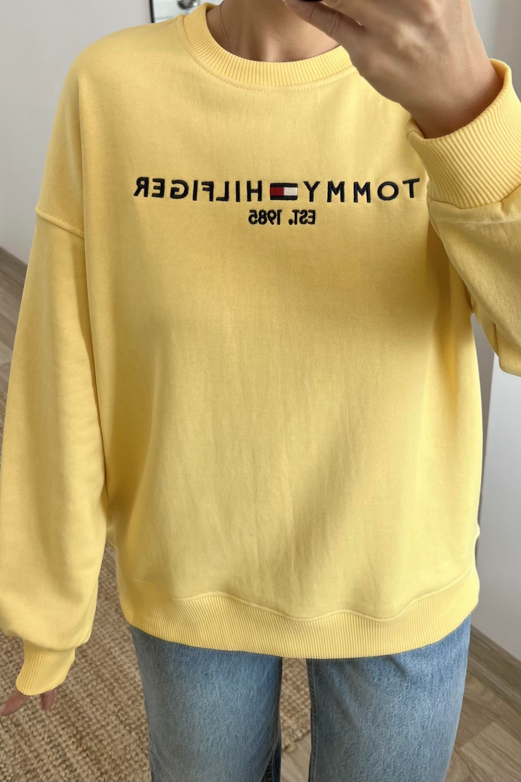 Sarı Oversize Logo Nakışlı Sweatshirt uygun fiyatlarda www.butikhola.com adresinde