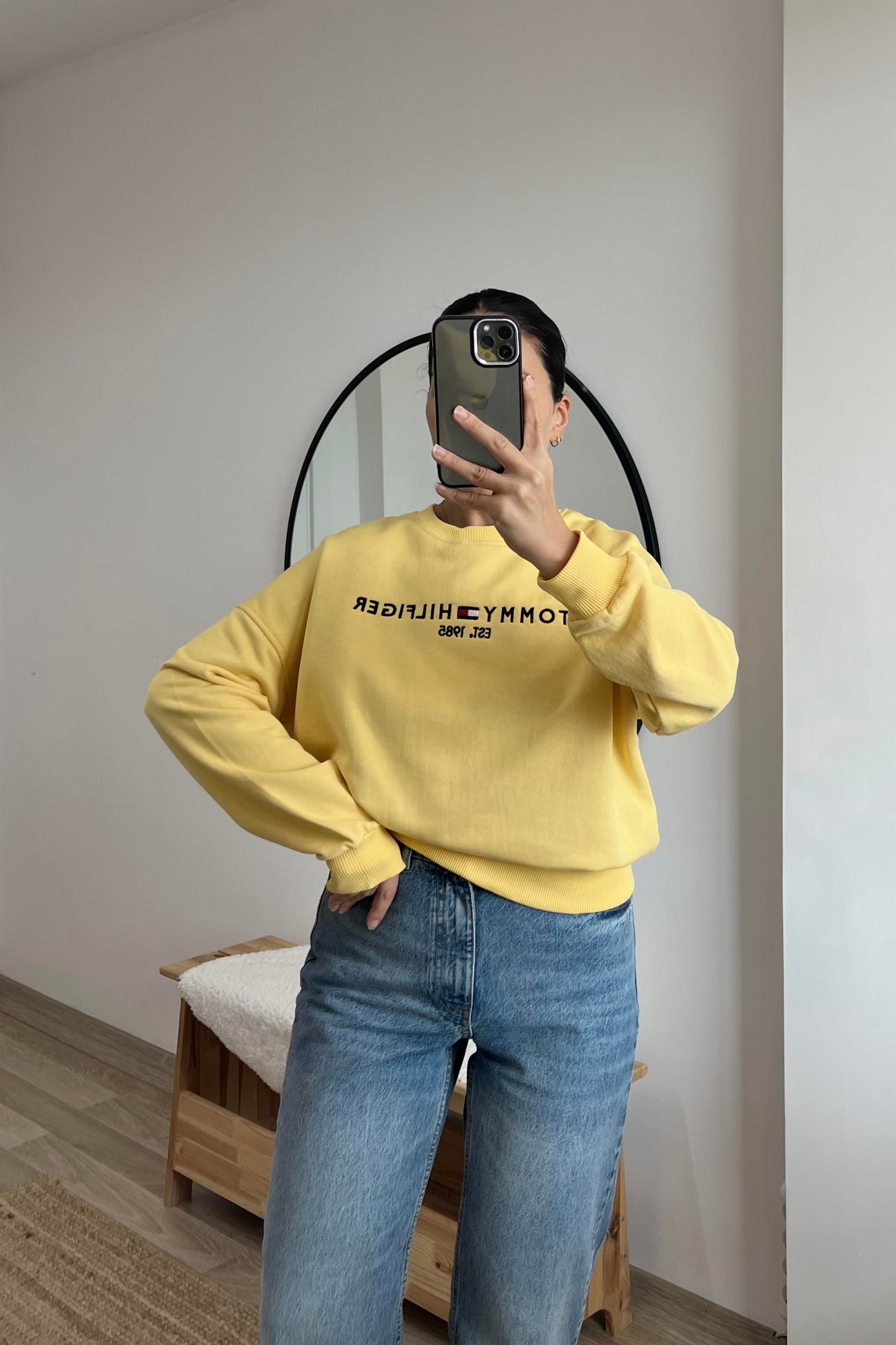 Sarı Oversize Logo Nakışlı Sweatshirt uygun fiyatlarda www.butikhola.com adresinde