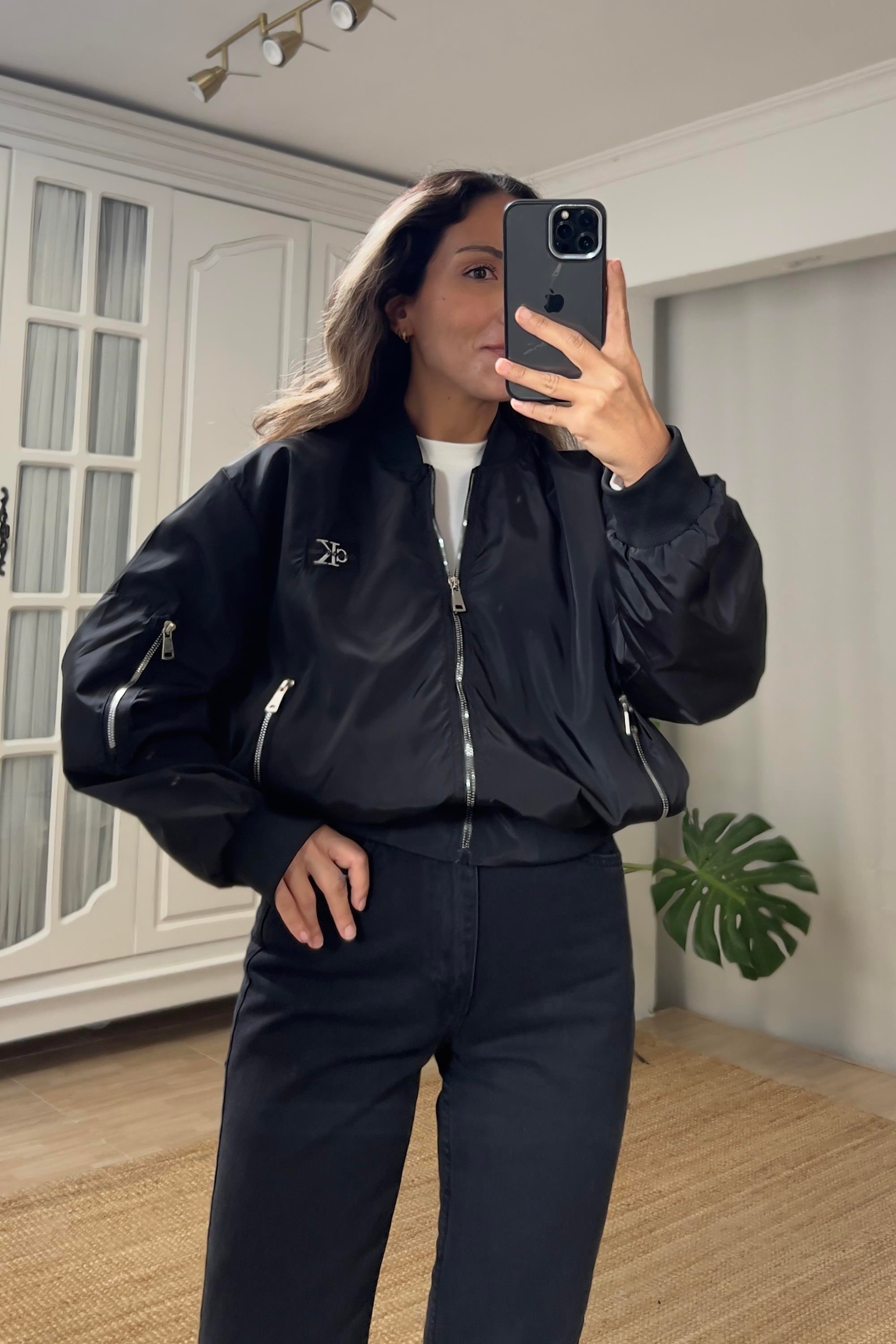 Siyah Arma Nakışlı Bomber Mont uygun fiyatlarda www.butikhola.com adresinde