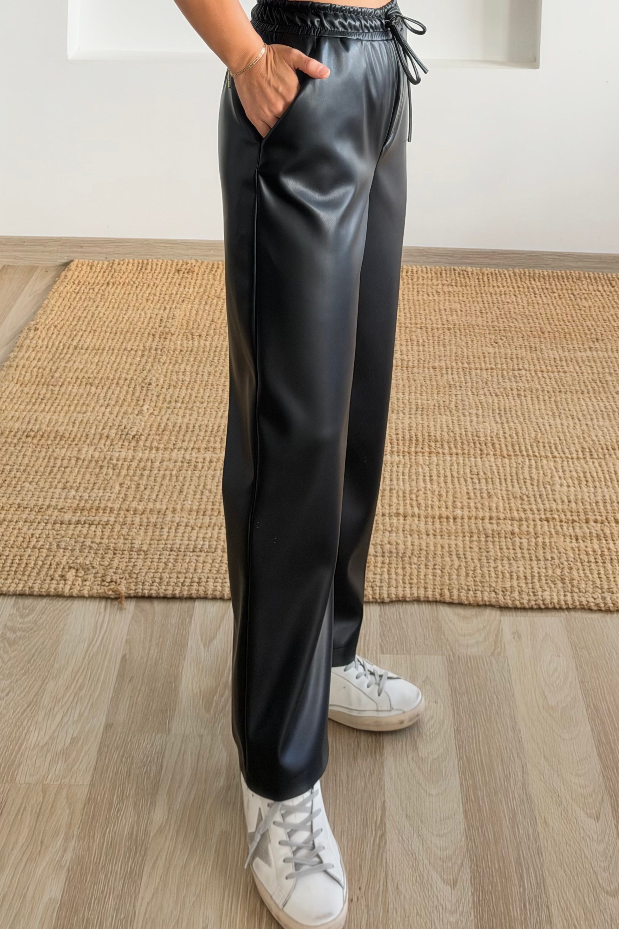 Siyah Beli Lastikli Deri Pantolon uygun fiyatlarda www.butikhola.com adresinde