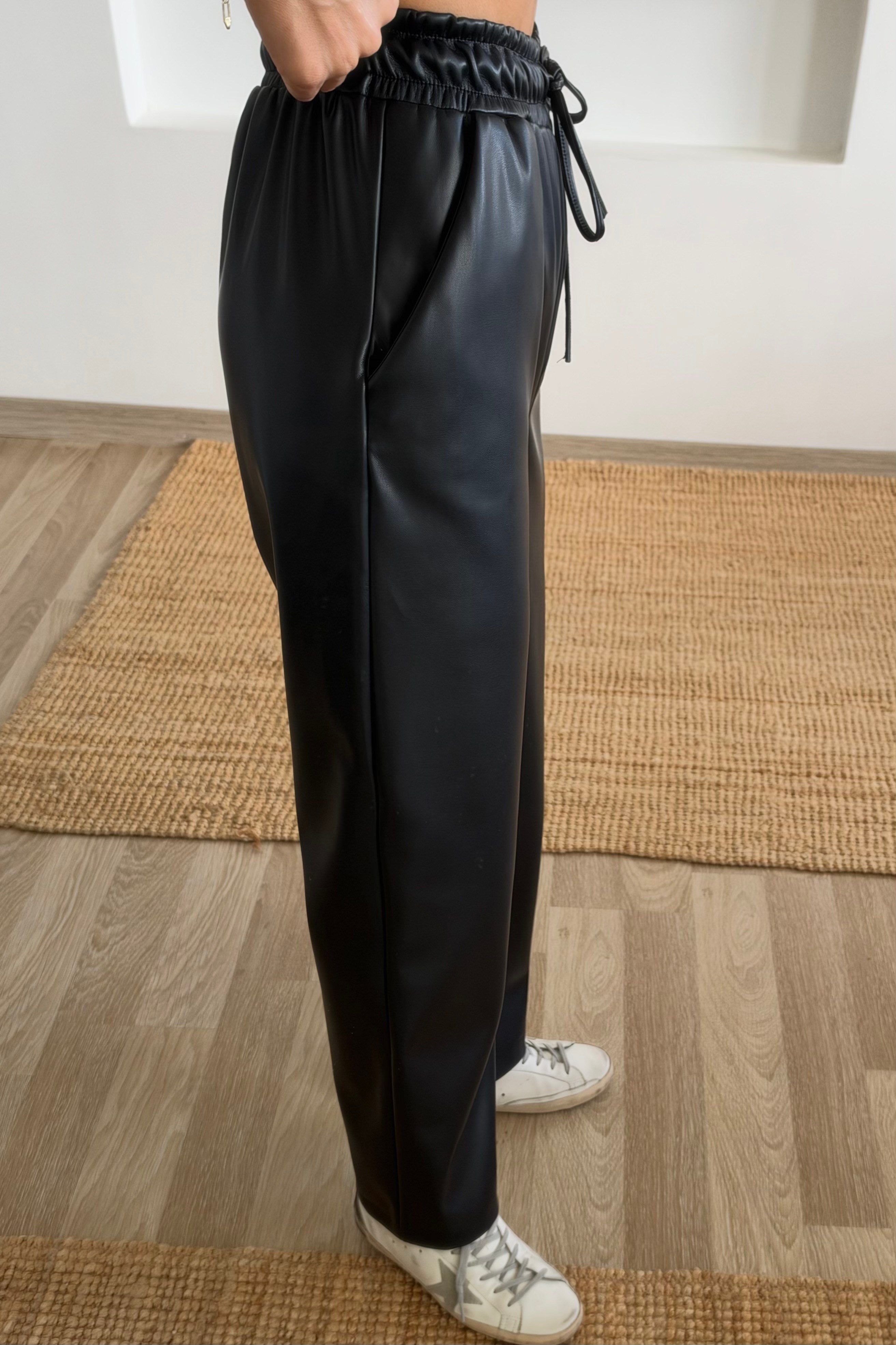 Siyah Beli Lastikli Deri Pantolon uygun fiyatlarda www.butikhola.com adresinde