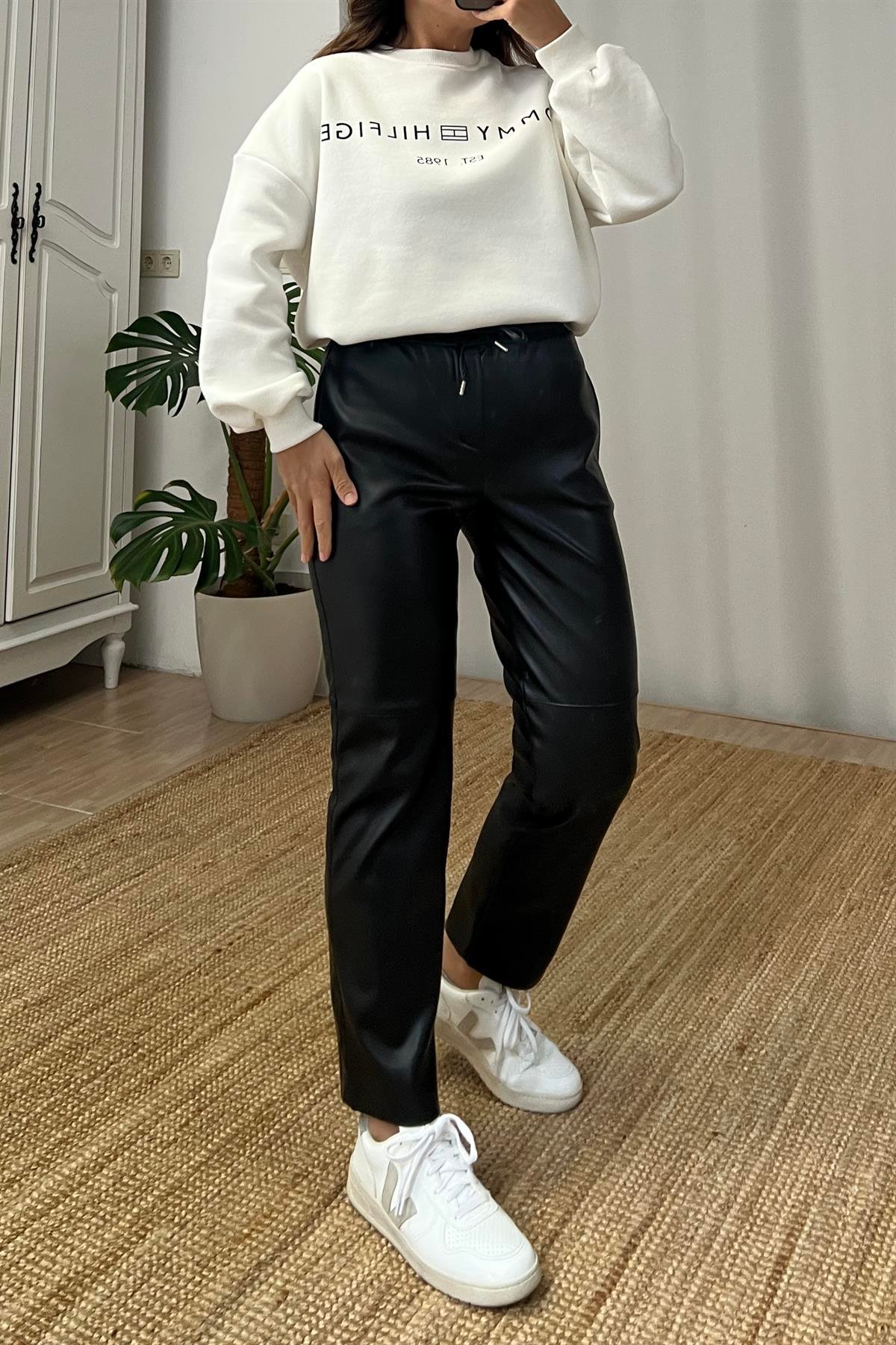 Siyah Beli Lastikli ve İpli  Deri Pantolon uygun fiyatlarda www.butikhola.com adresinde