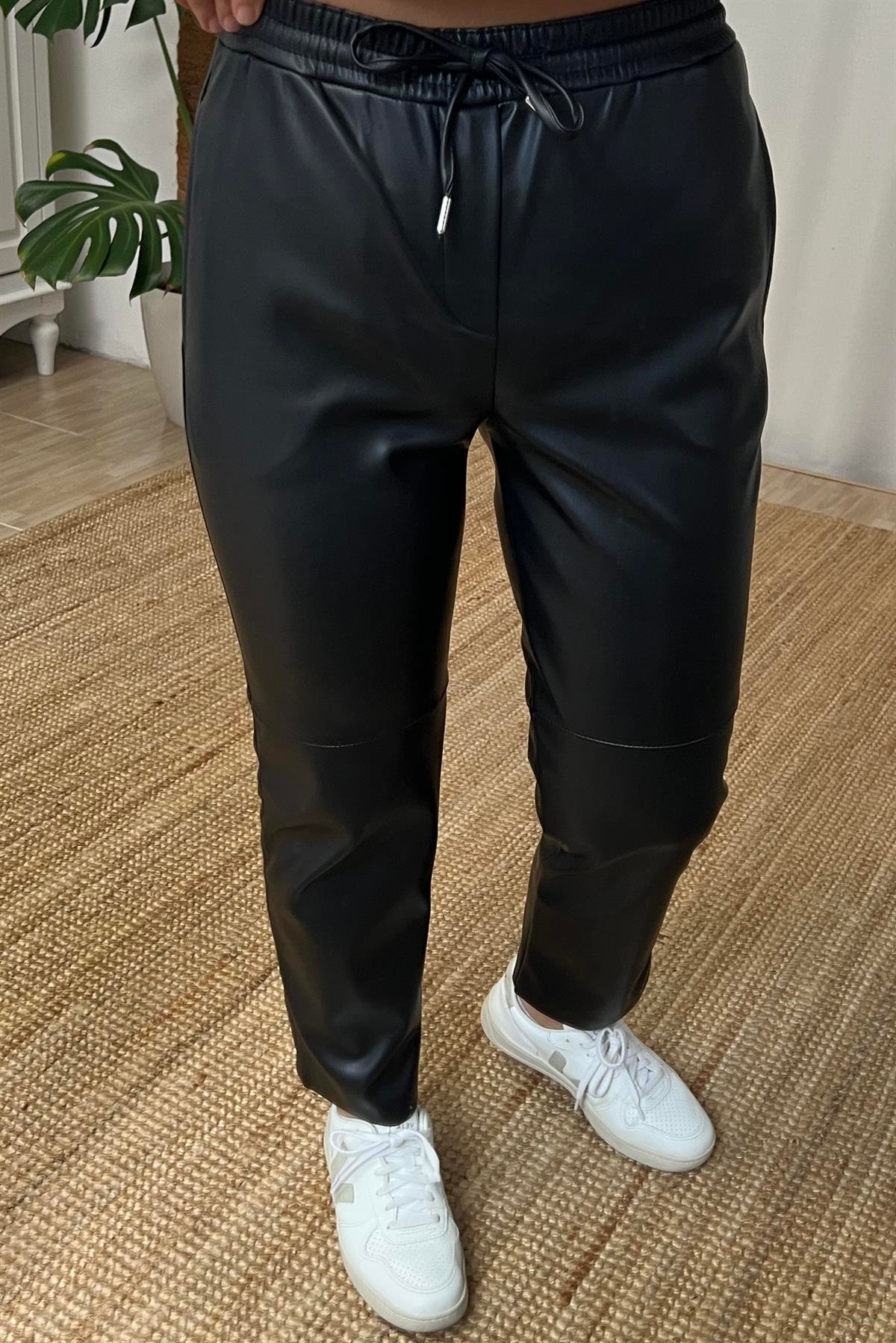 Siyah Beli Lastikli ve İpli  Deri Pantolon uygun fiyatlarda www.butikhola.com adresinde