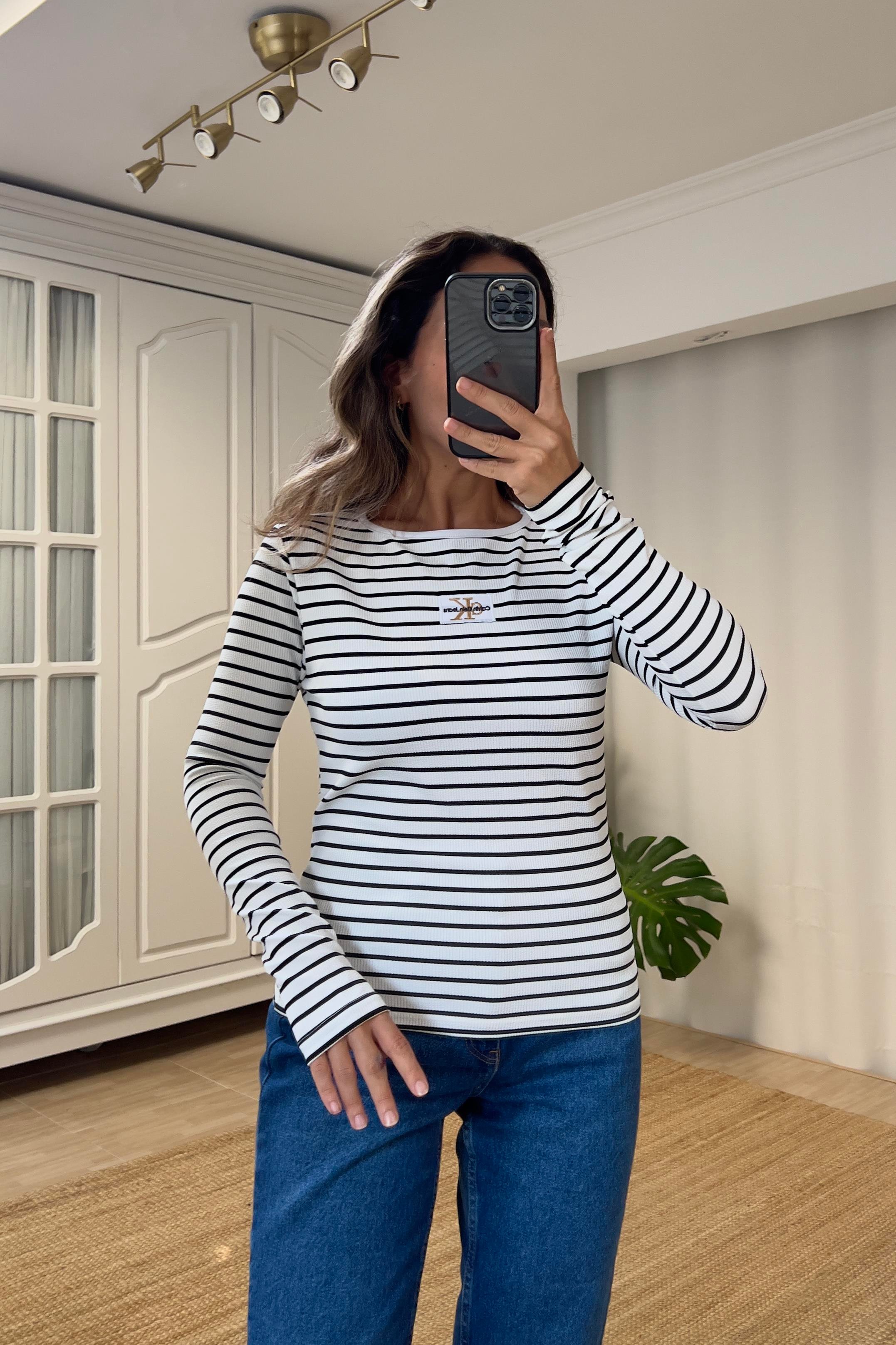 Siyah Beyaz Çizgili Logo Nakışlı İnce Sweatshirt uygun fiyatlarda www.butikhola.com adresinde