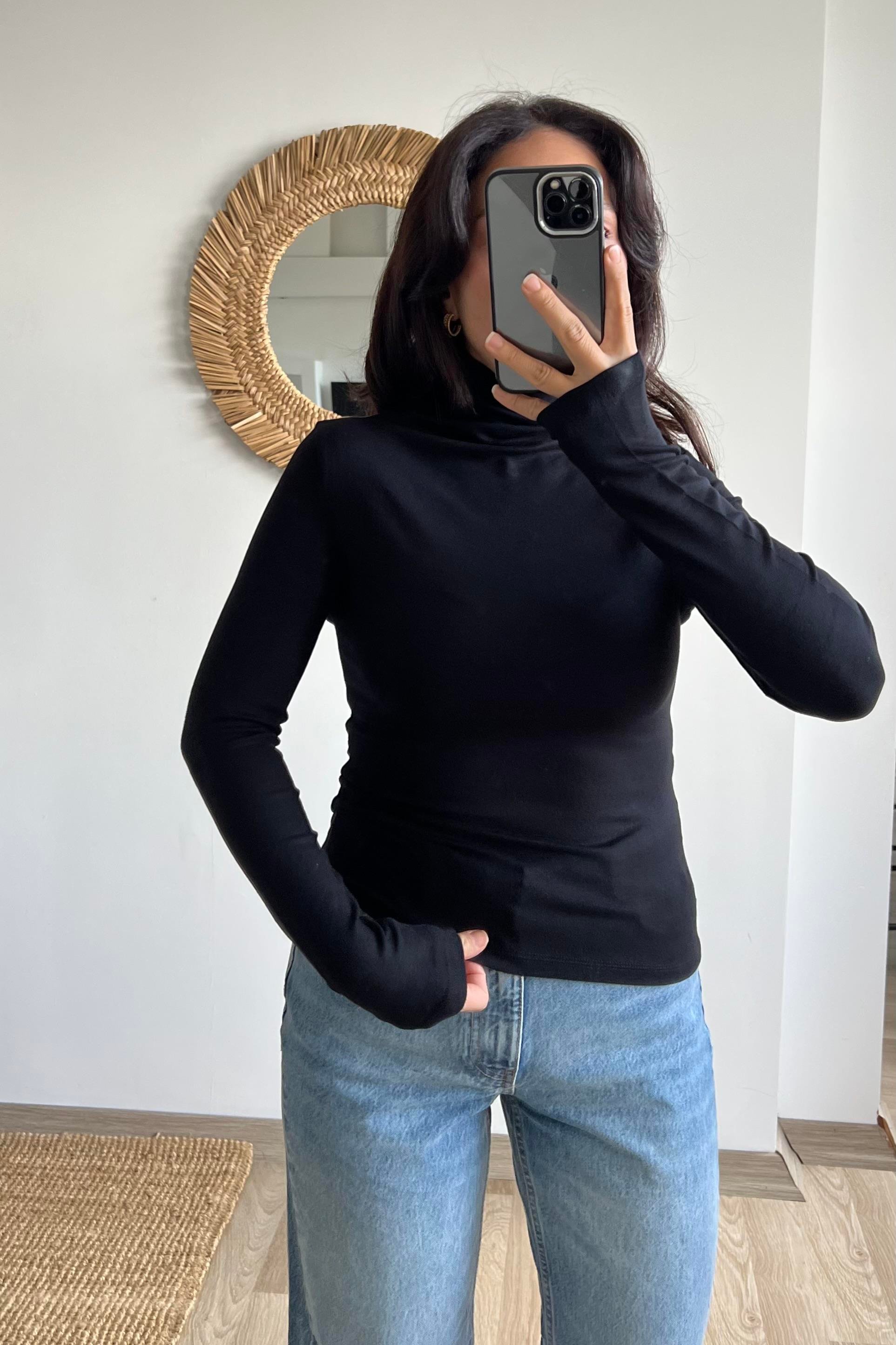 Siyah Boğazlı Yumuşak Dokulu Bluz  uygun fiyatlarda www.butikhola.com adresinde